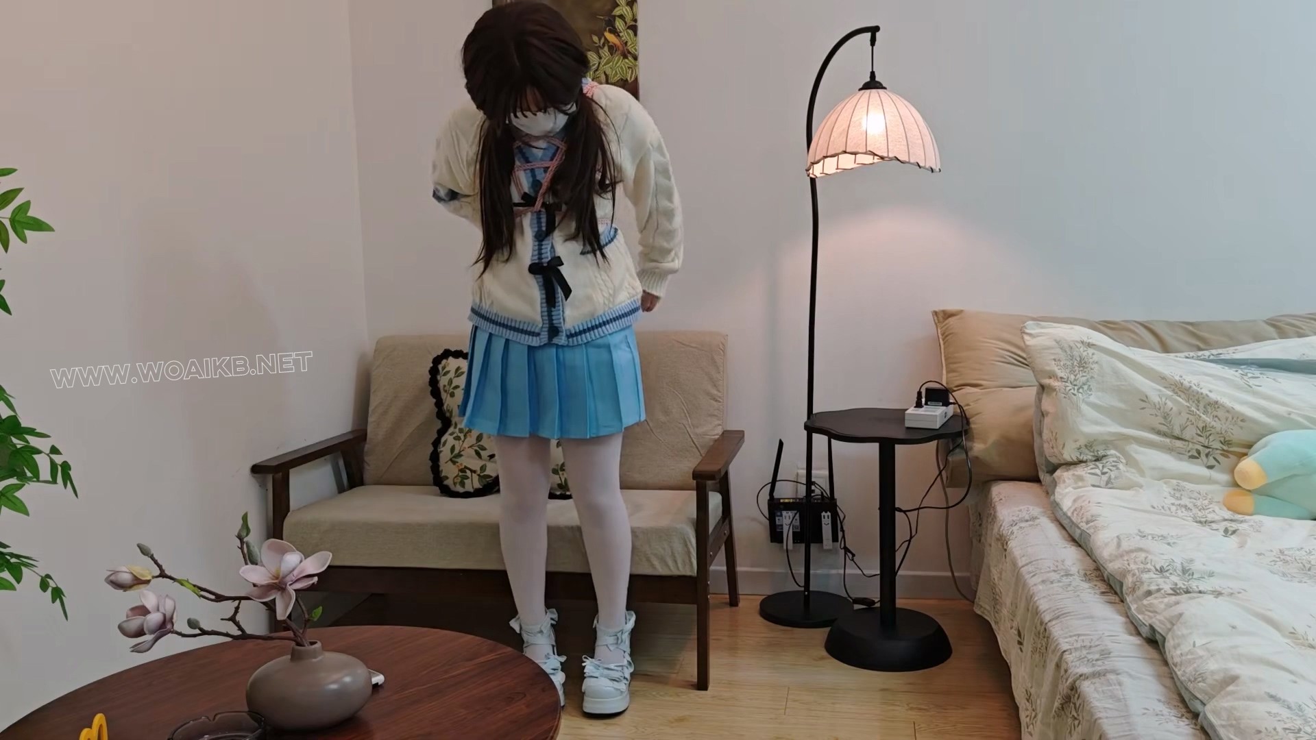 苏苏_被入室尾随的jk少女，捆绑镣铐tk啵啵贝失控模式秒糕 预览图