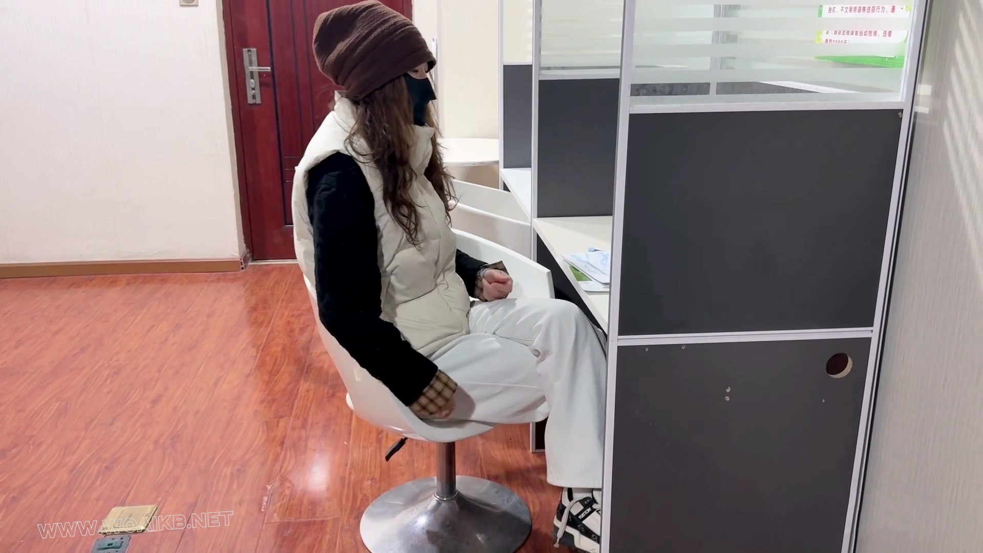 被羞耻调教的女领导1 预览图