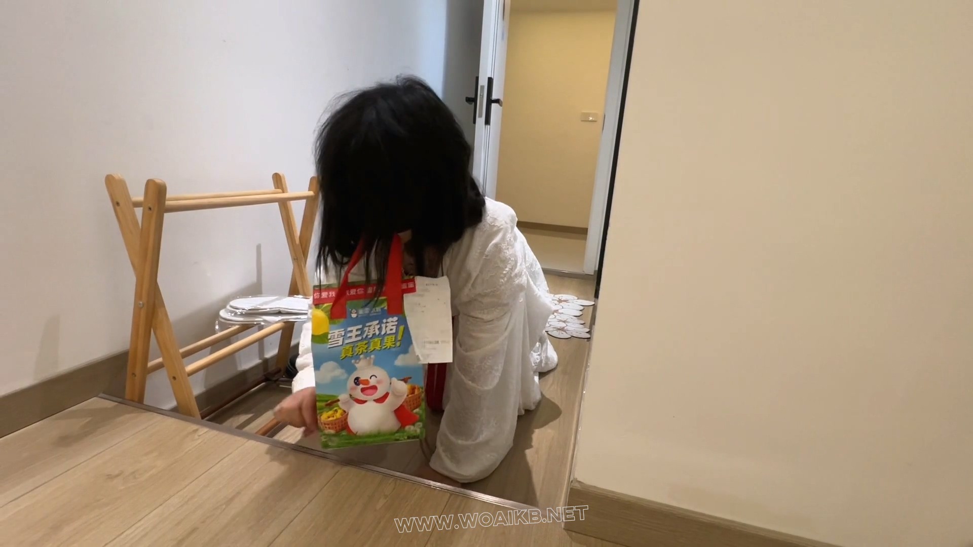 桃花战国袍汉服惨遭圈养奴隶羞辱上 预览图