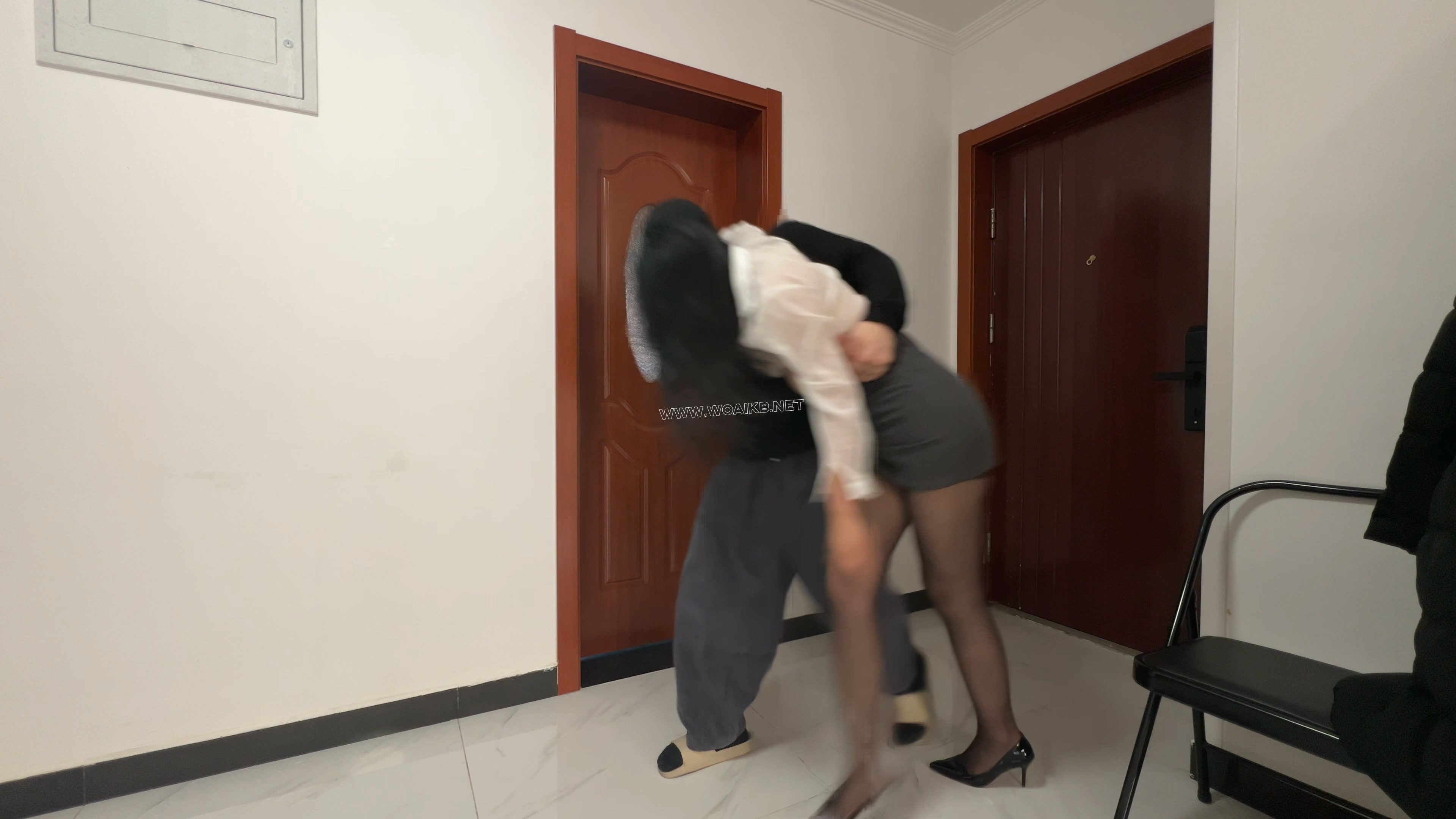 班花在聚会酒局后的调教 预览图