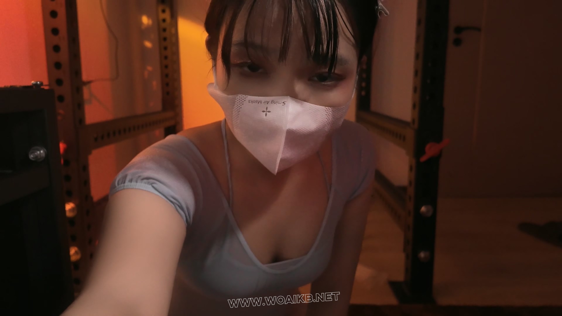 《自己一个人玩轧带捆绑挣脱失败被勒晕》- 海砂———强制踮脚，轧带自缚极限强高窒息 预览图
