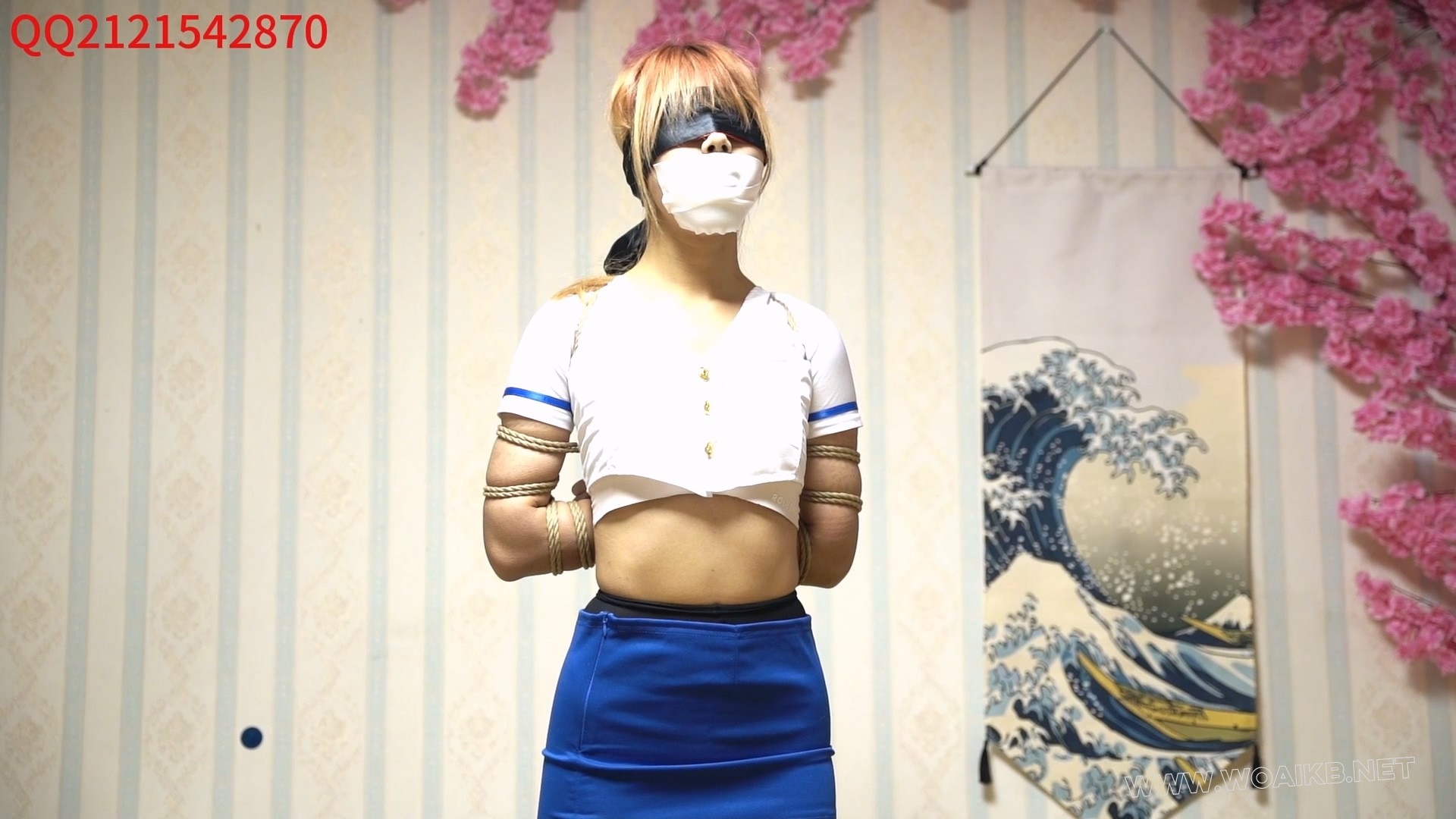 新模欣欣【第四弹】体验强制罚站器水很多郊狼电击训练 双腿颤抖不止超大直径口球塞... 预览图