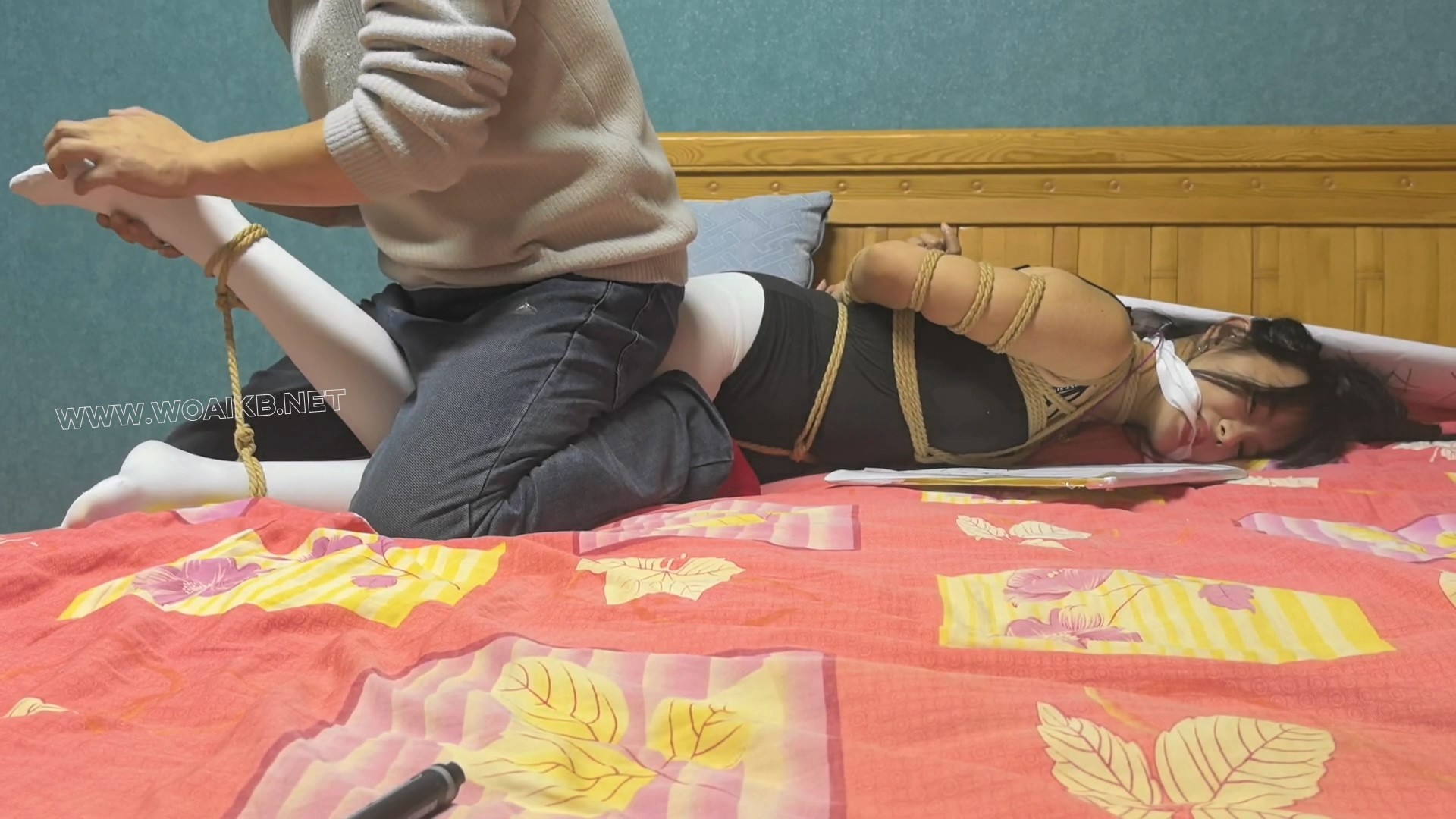 18岁高中舞蹈女生高沈氏犯下杀夫罪后五花大绑游街，挠脚心，最后被处以极刑 预览图
