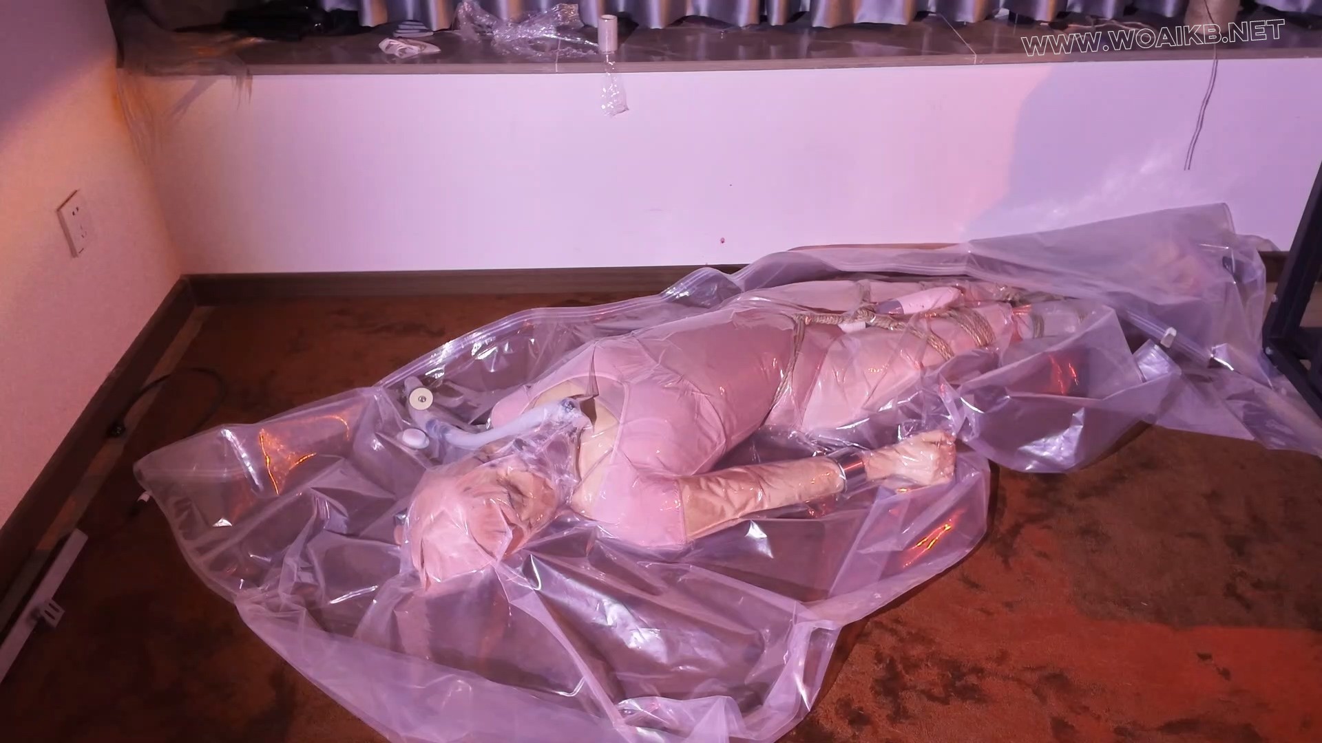 《心海体操服自控真空袋强制绷脚窒息》-海砂— 弹力带绷脚 真空自控窒息袋 激烈挣扎 预览图
