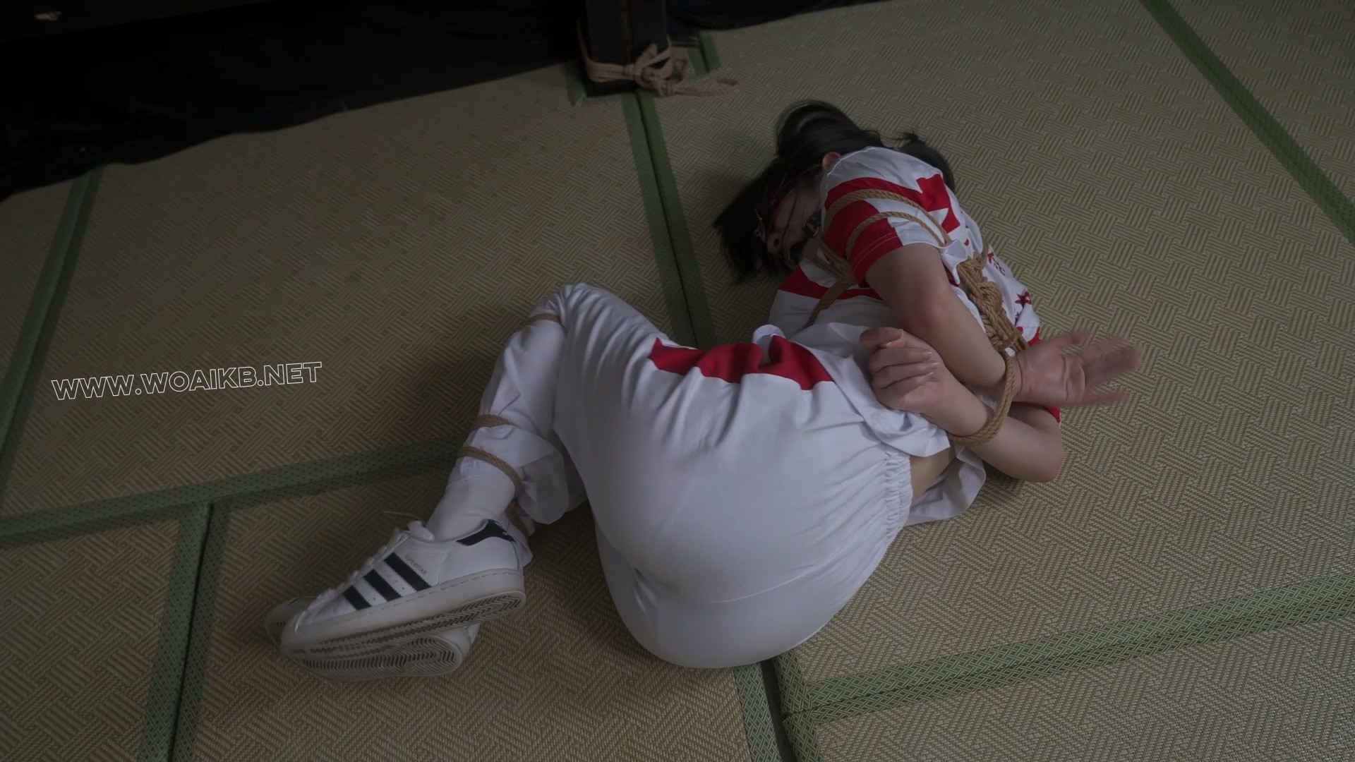 嗷嗷-校服贝壳头紧缚挣扎TK！ 预览图