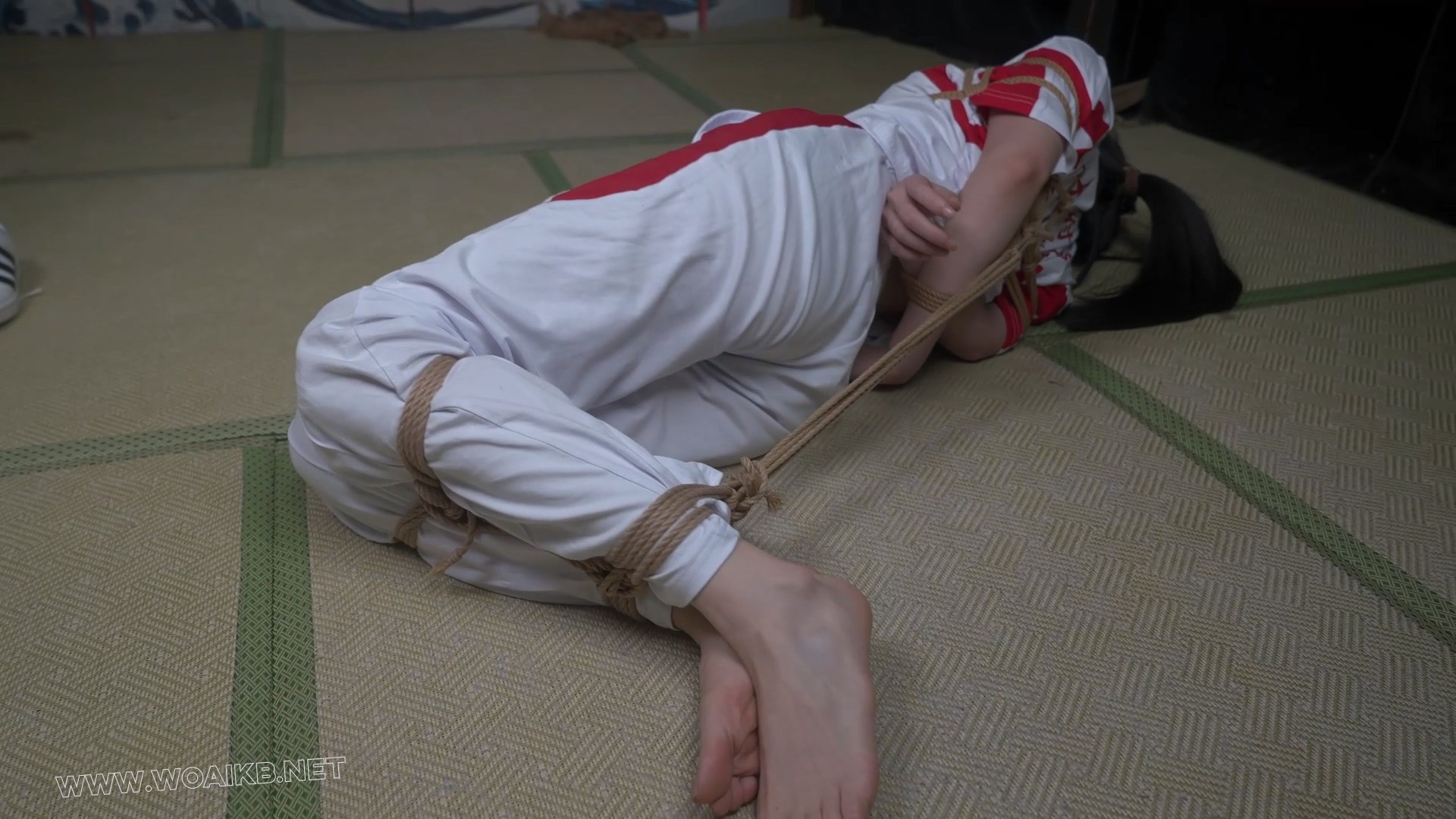 嗷嗷-校服贝壳头紧缚挣扎TK！ 预览图