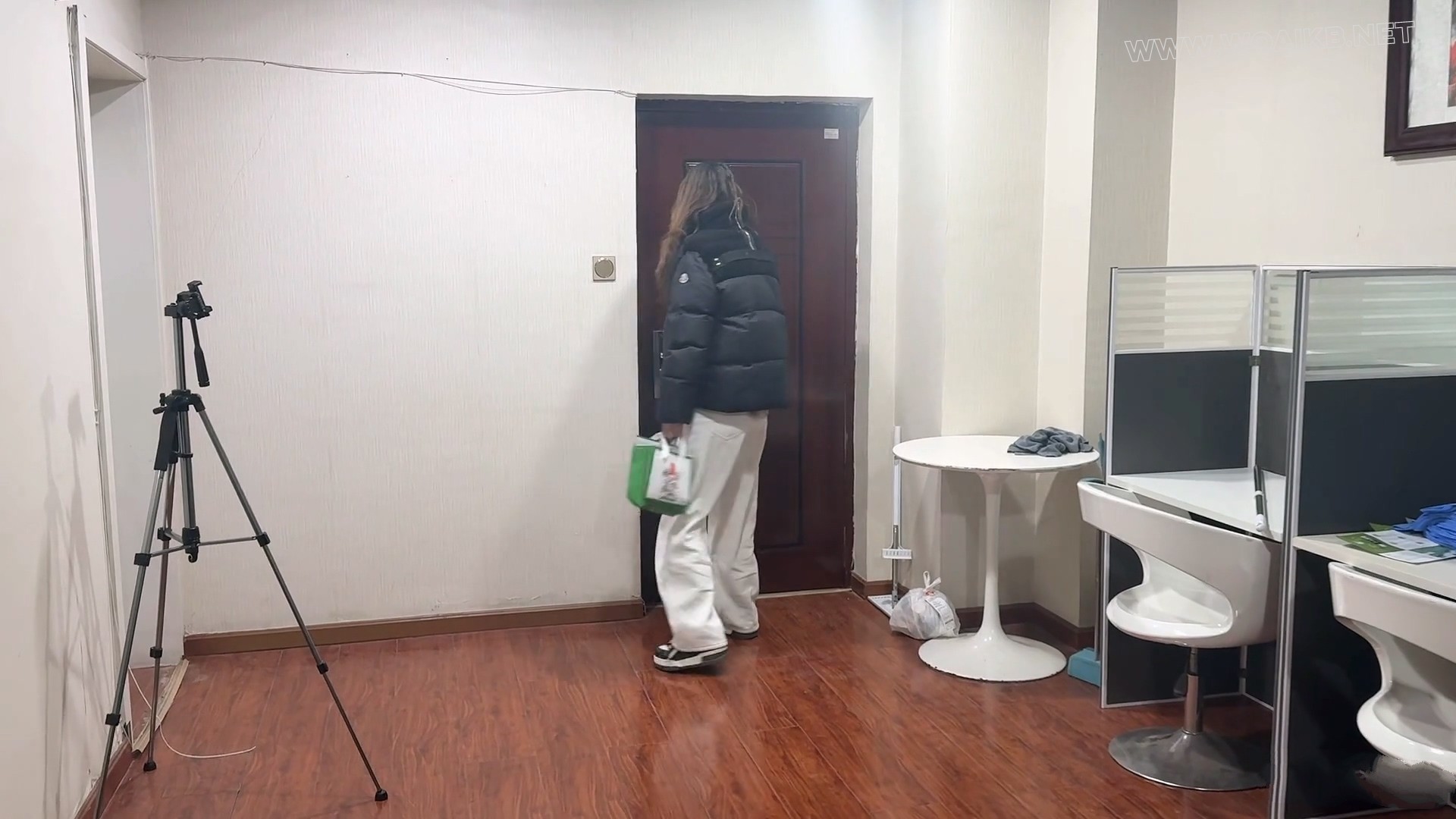 调教送上门的“情趣娃娃” 1 预览图