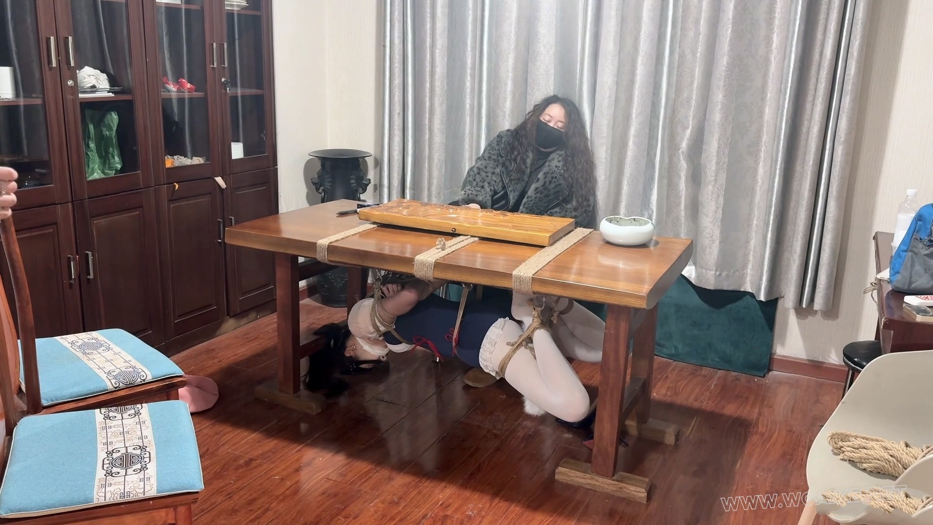 调教送上门的“情趣娃娃” 1 预览图