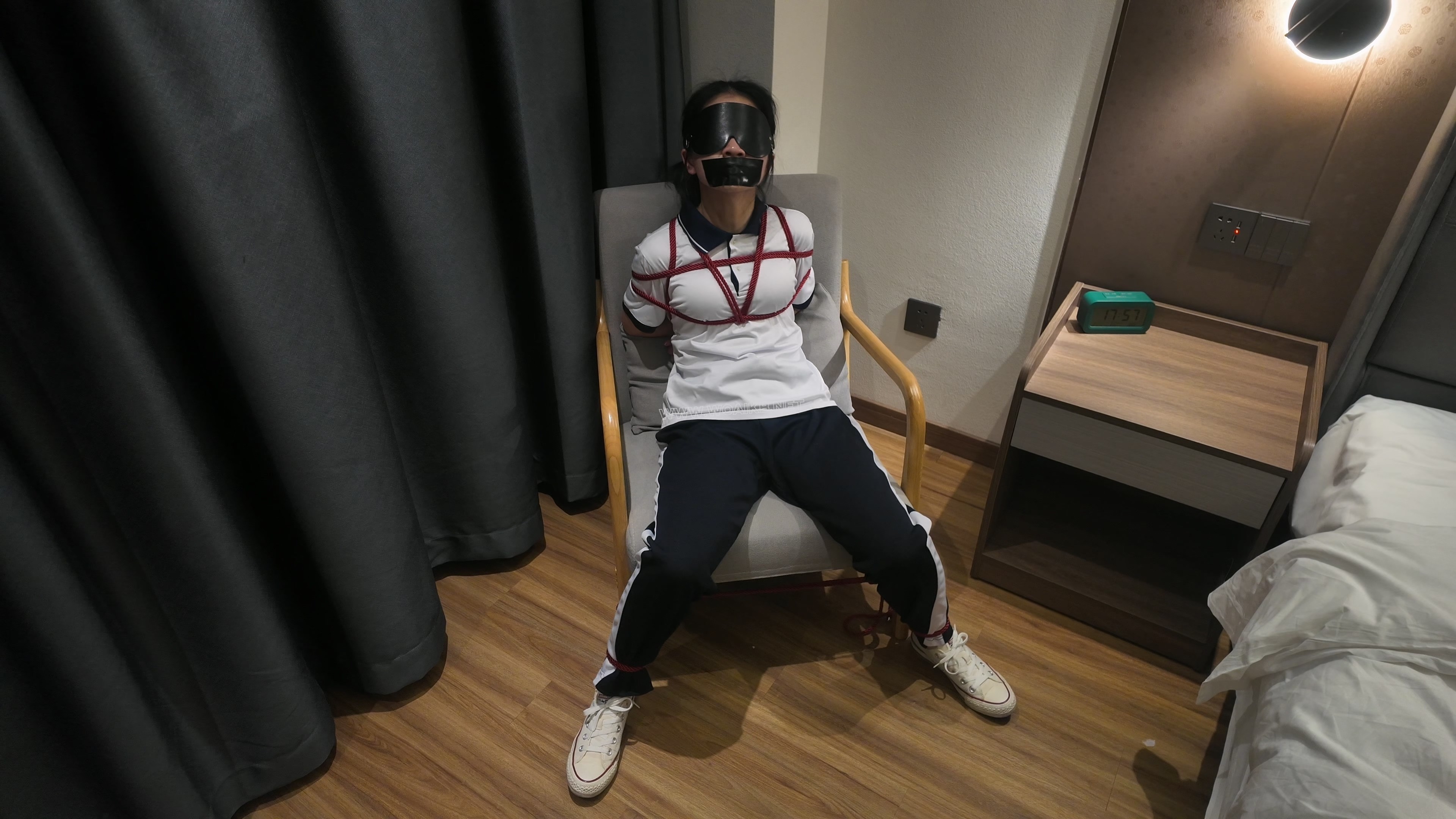 【失控的啵啵贝】无内肉丝校服+啵啵贝秒C神器+电击吮吸+无限强高+极致GC体验到身体... 预览图