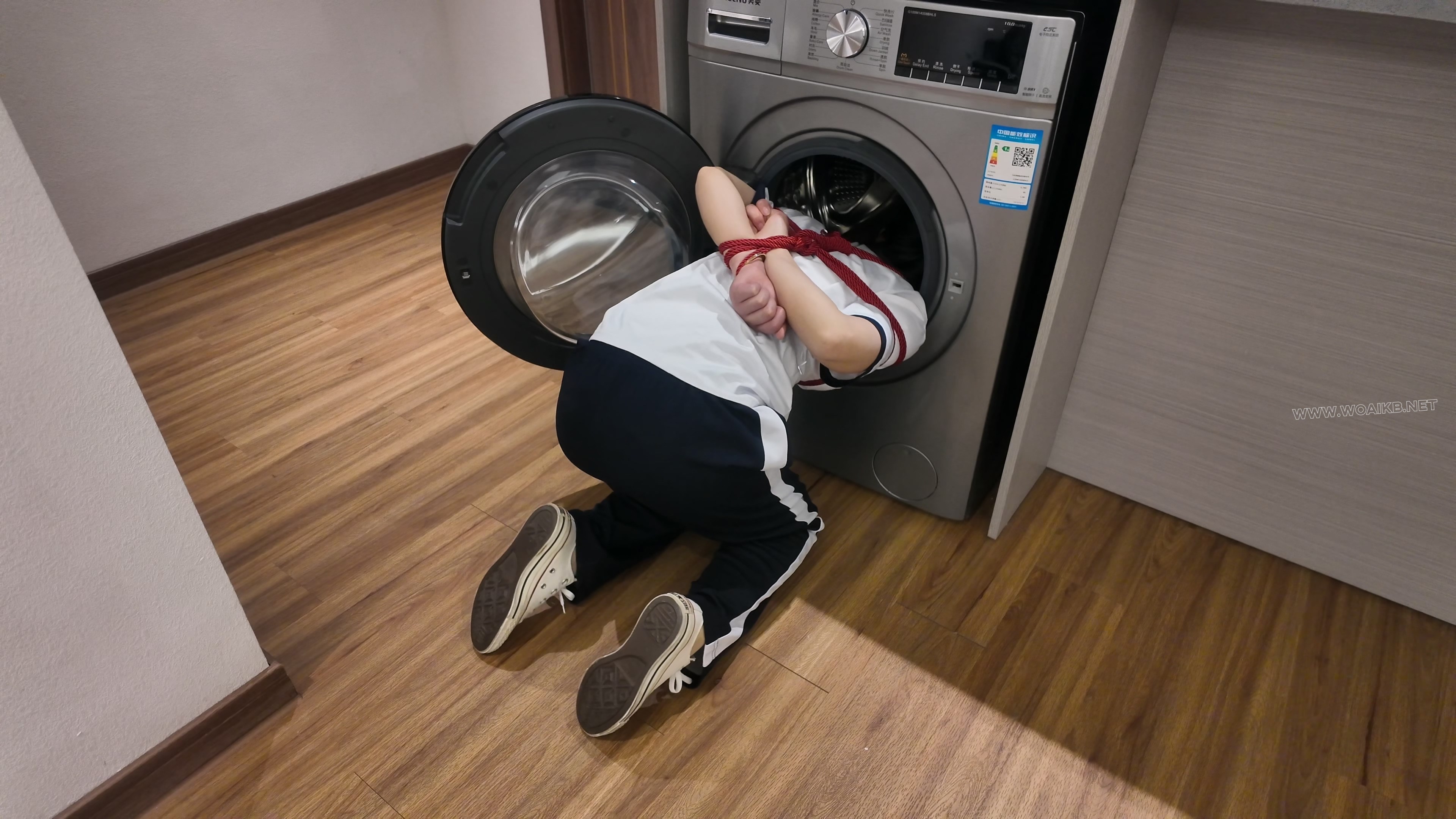 【失控的啵啵贝】无内肉丝校服+啵啵贝秒C神器+电击吮吸+无限强高+极致GC体验到身体... 预览图