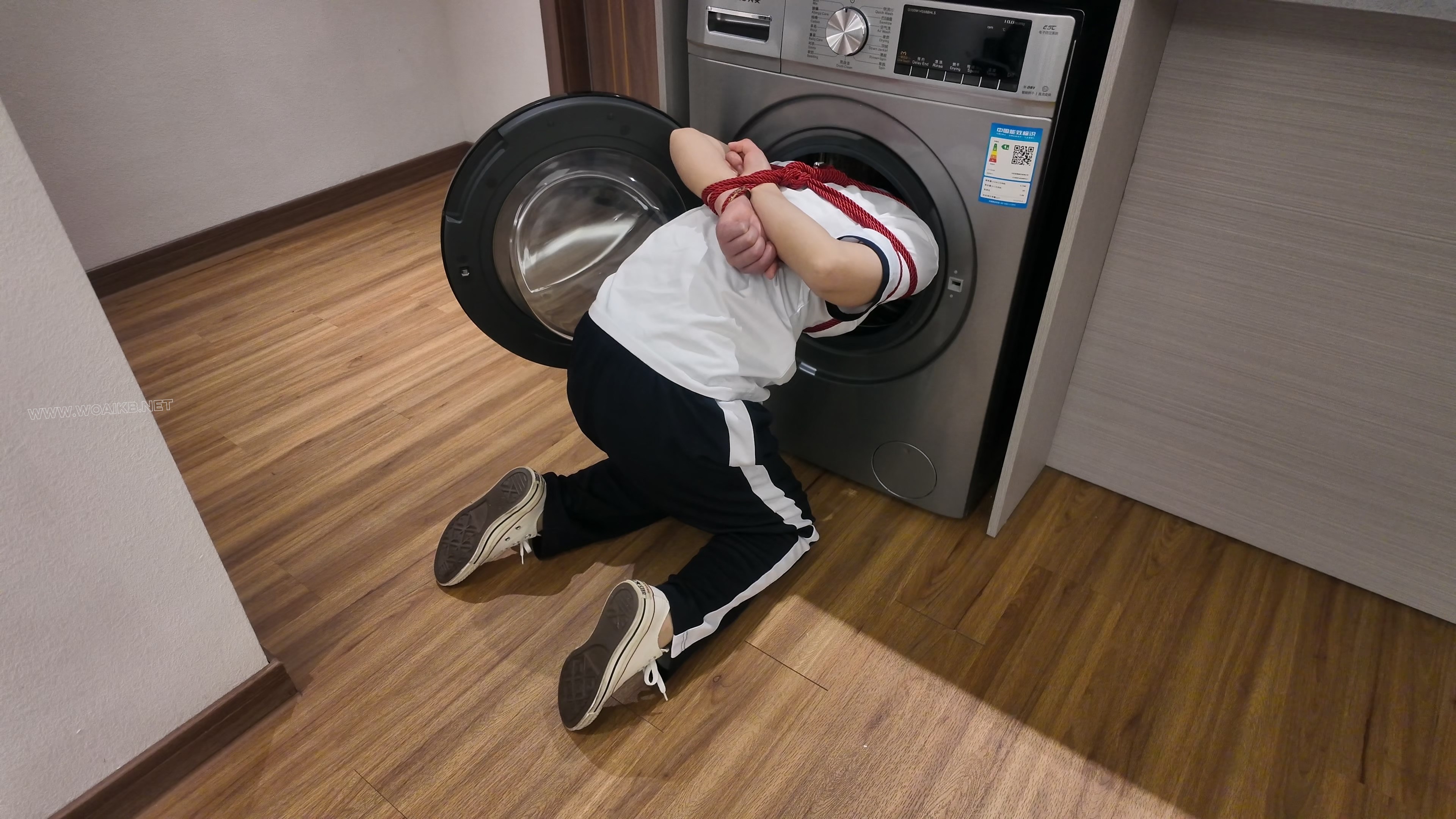 【失控的啵啵贝】无内肉丝校服+啵啵贝秒C神器+电击吮吸+无限强高+极致GC体验到身体... 预览图