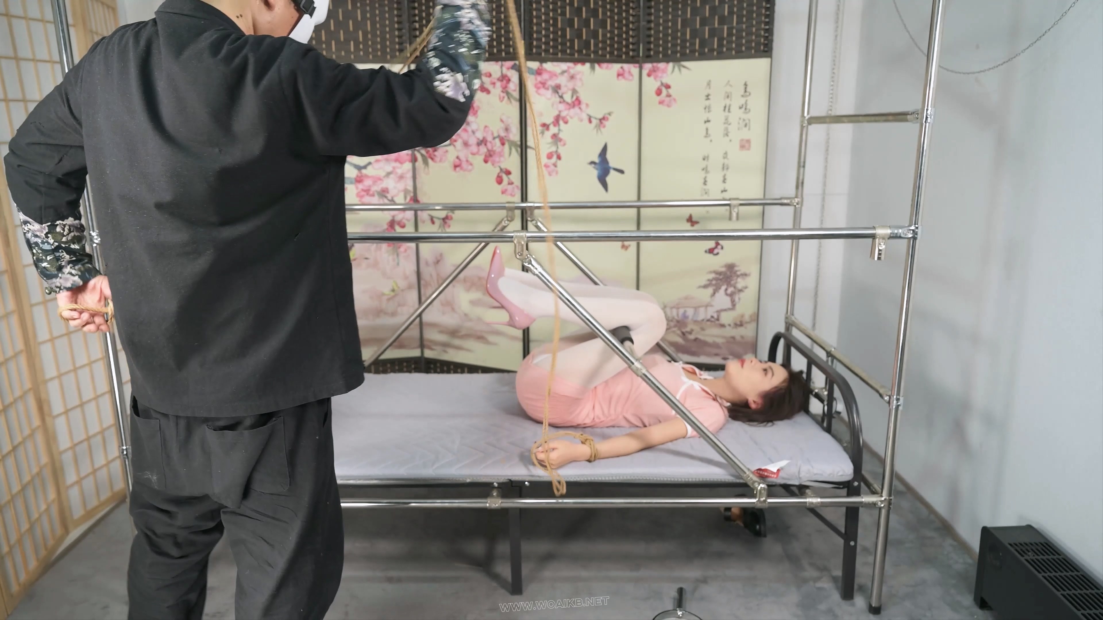 言妍刑床分腿固定--白丝、高跟、TK、电击、放置 预览图