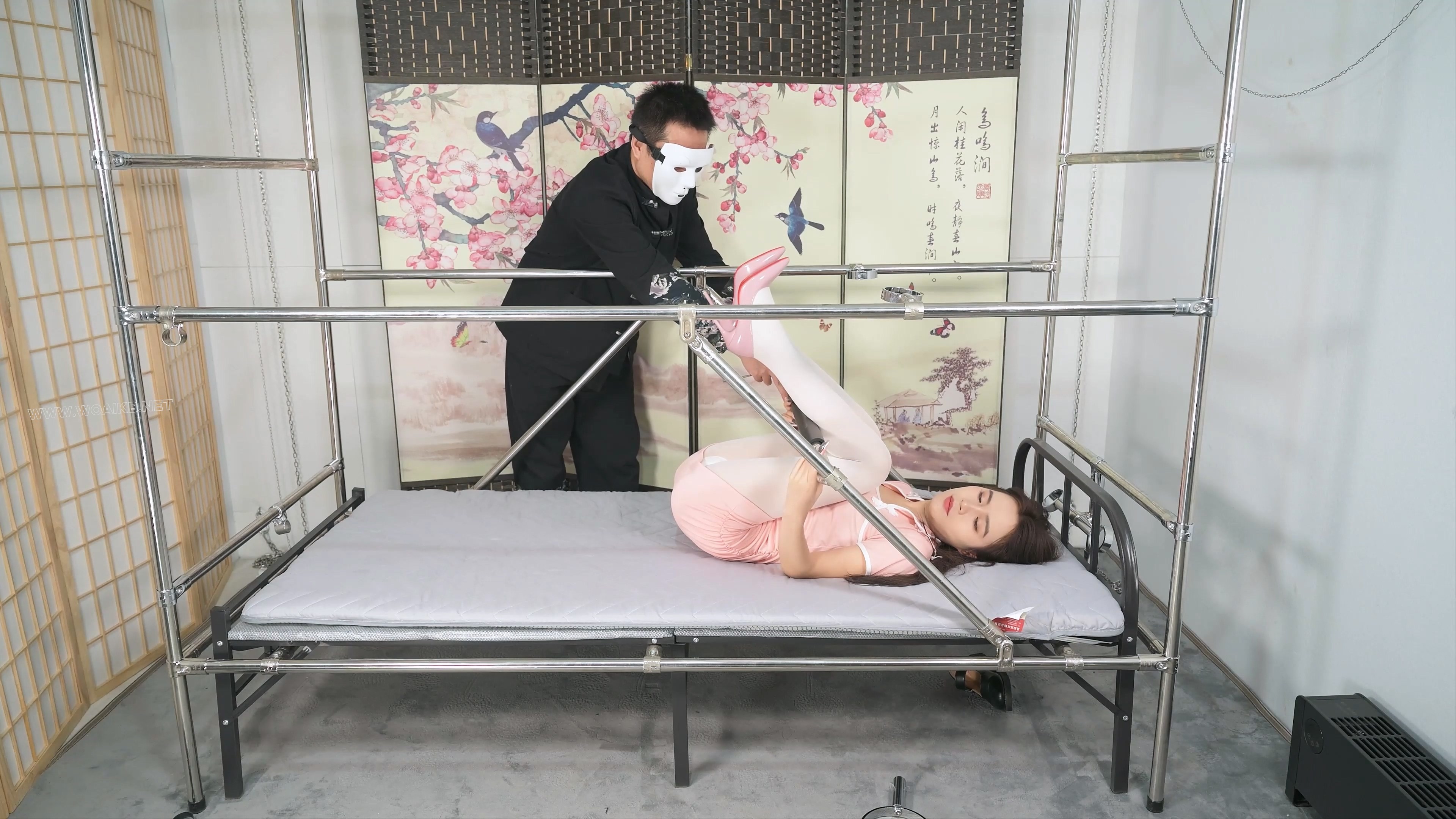 言妍刑床分腿固定--白丝、高跟、TK、电击、放置 预览图
