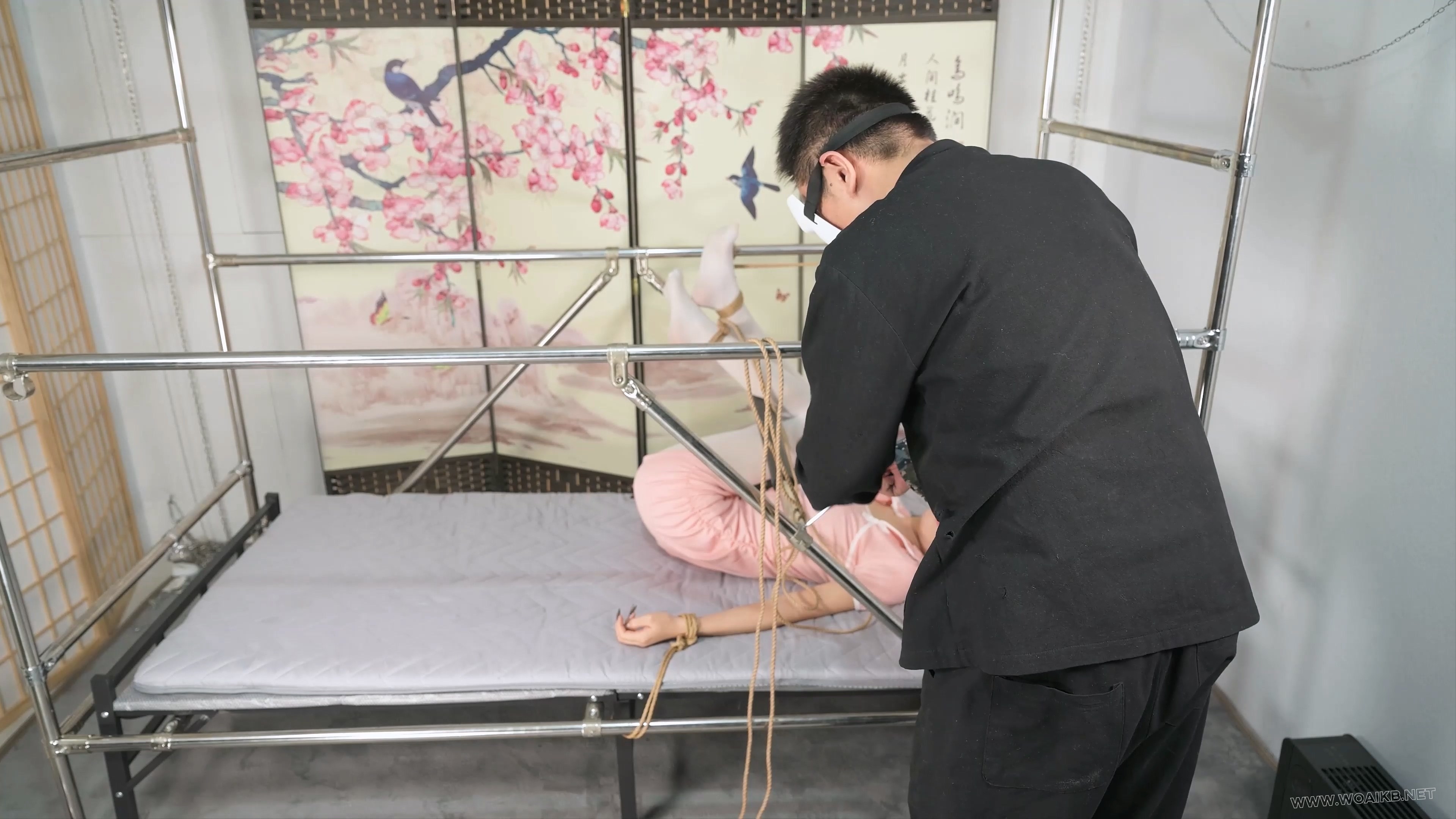 言妍刑床分腿固定--白丝、高跟、TK、电击、放置 预览图