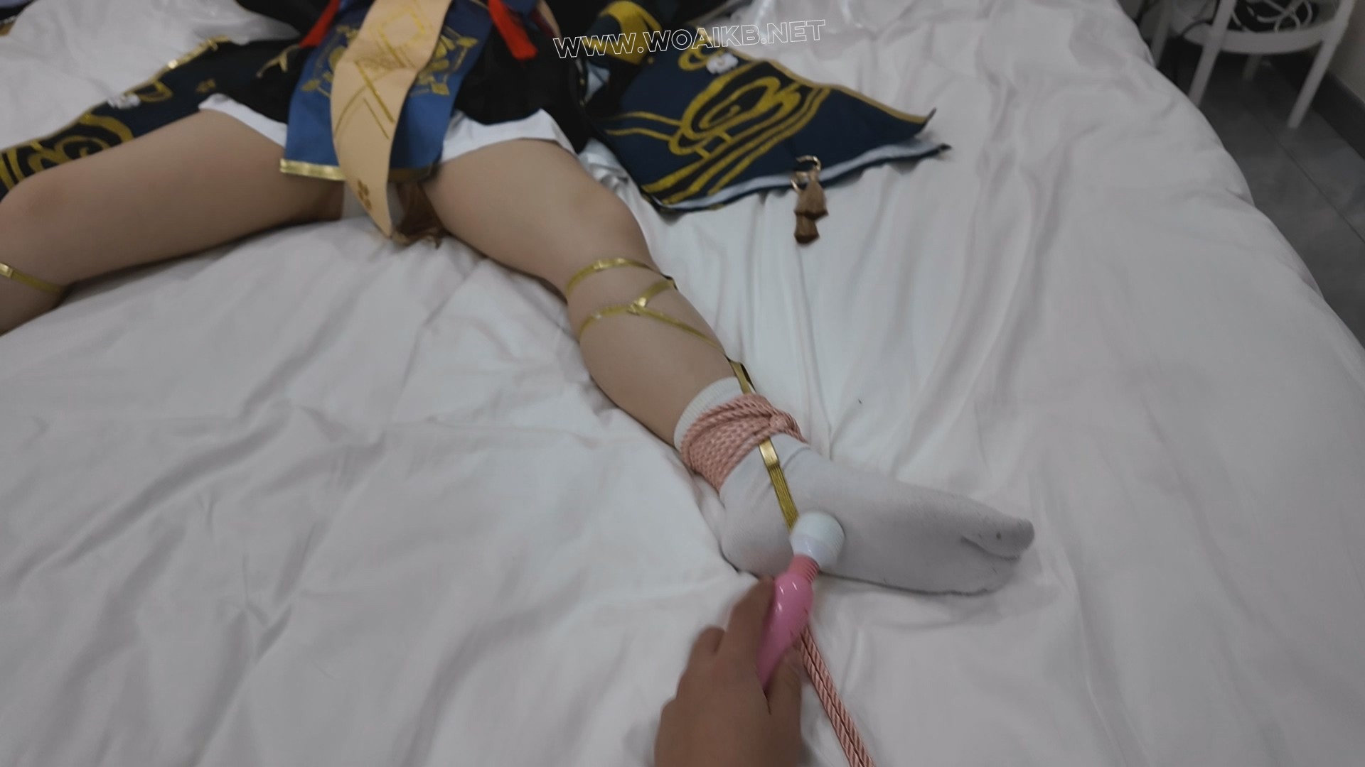 苏苏_神里绫华大字束缚，震动棒跳蛋电击调教，tk，揉胸，掐脖 预览图