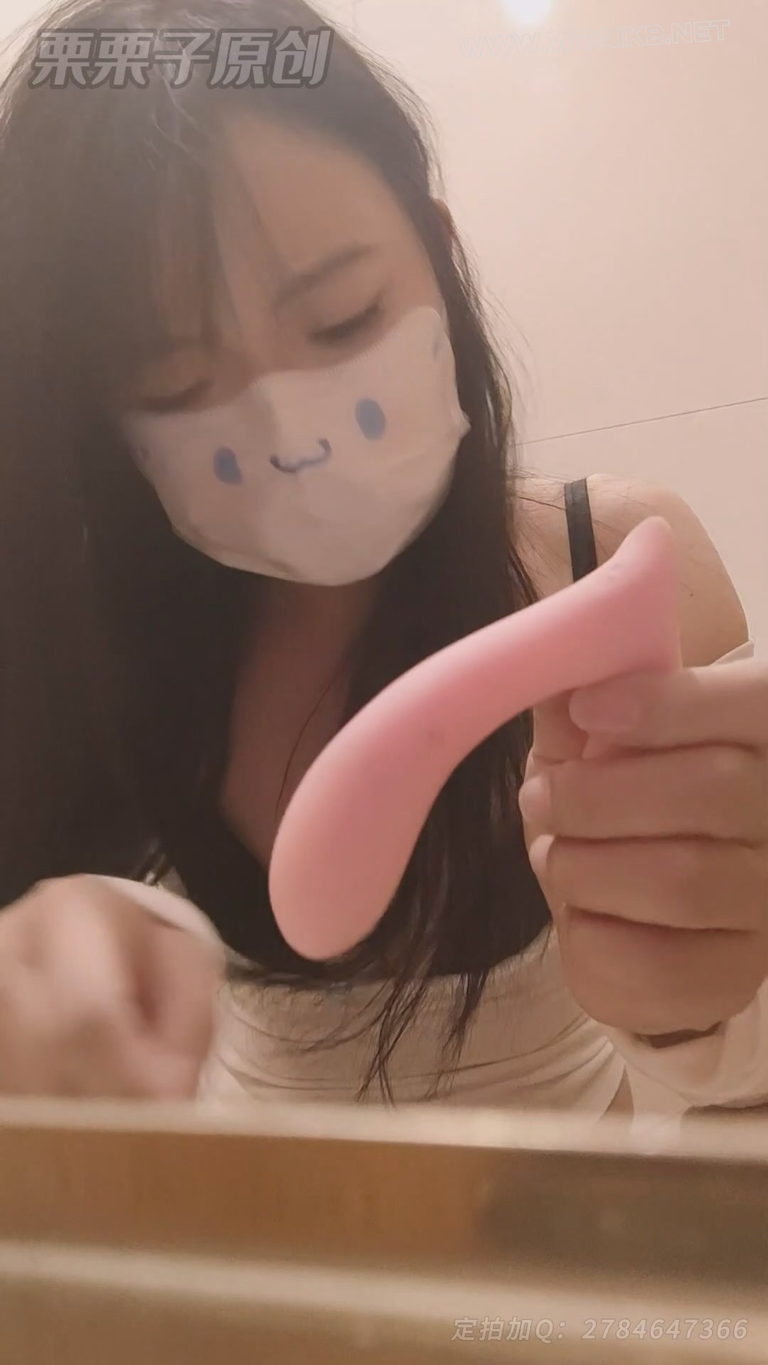 《堕落的邻家妻子 8》 户外调教、商场强高、公共卫生间失禁、假丁丁、裤里丝、高跟... 预览图
