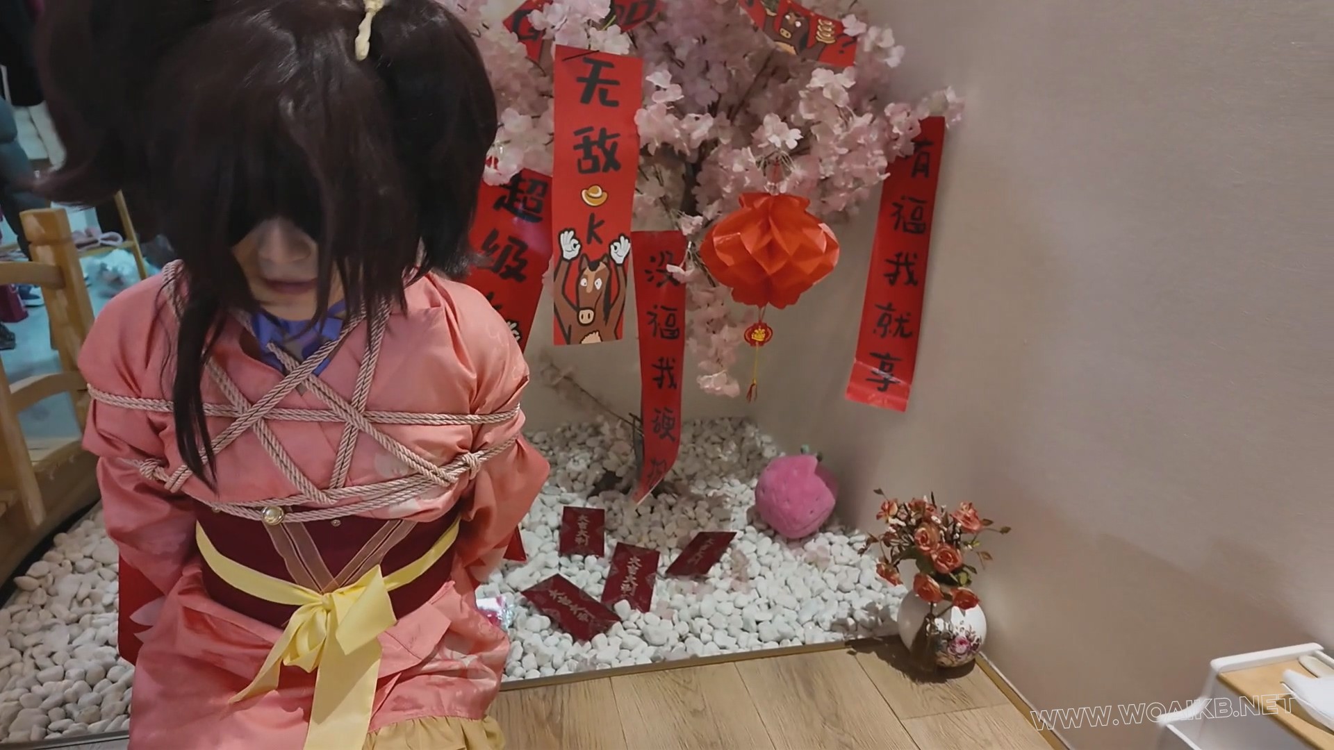 苏苏_新年快乐！无名海老缚m腿啵啵贝电击多次强高，吃手指，扇脸，口技记，tk，sp... 封面图