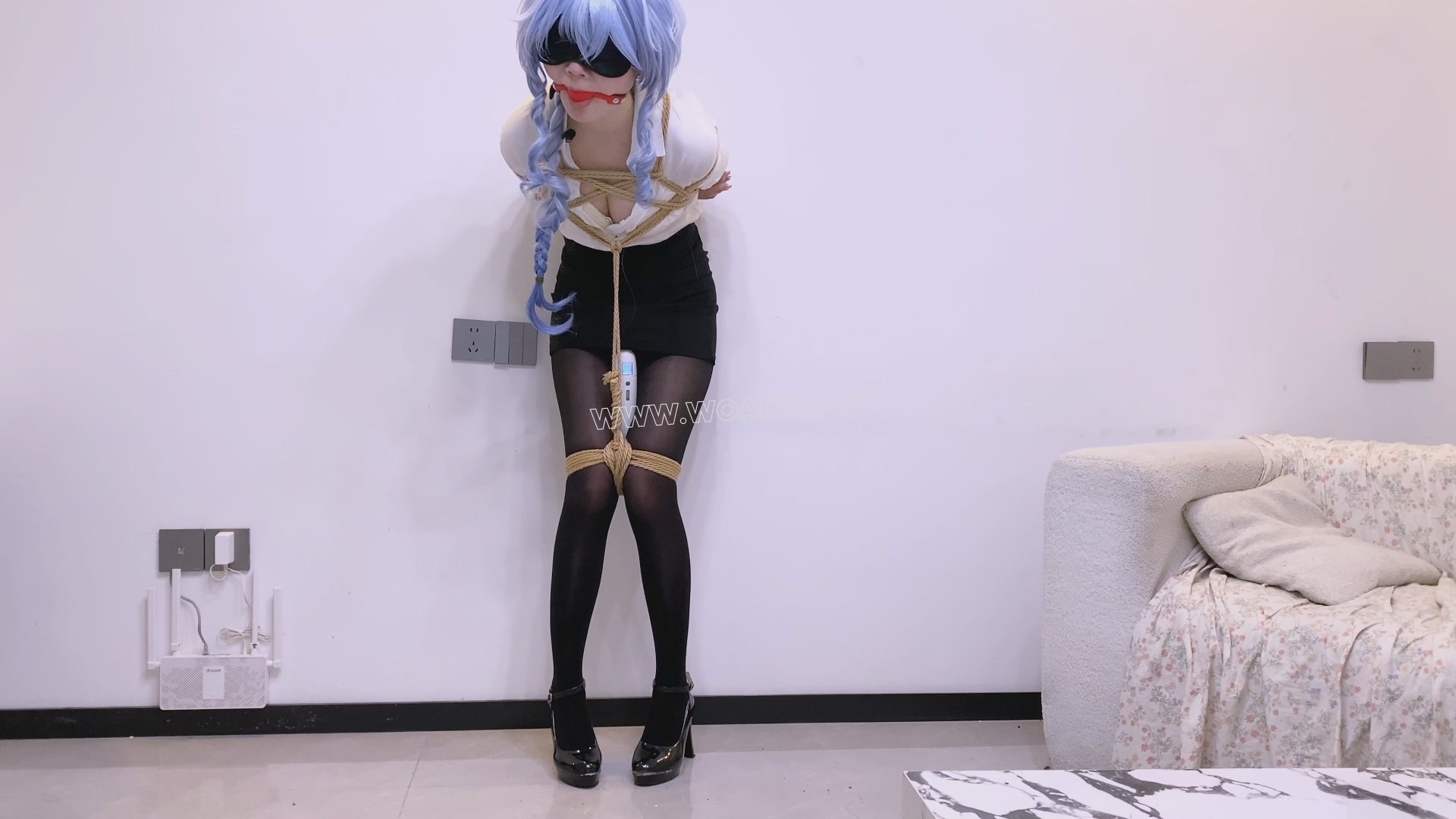 《二次元少女系》-客户定拍-第六集-甘雨秘书cos+诱骗摄影+下药迷晕+绑手绑脚+口球+... 预览图