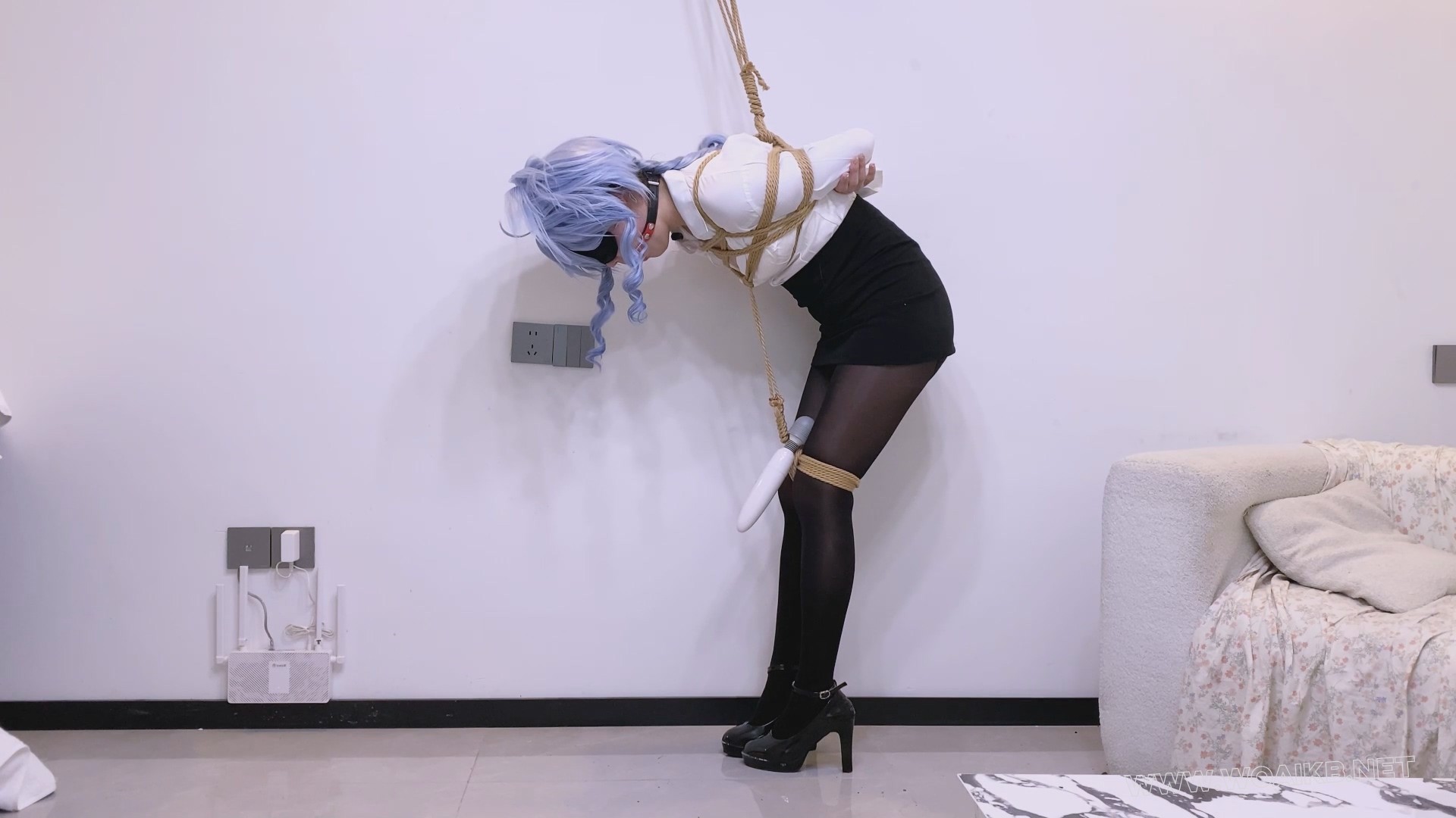 《二次元少女系》-客户定拍-第六集-甘雨秘书cos+诱骗摄影+下药迷晕+绑手绑脚+口球+... 预览图