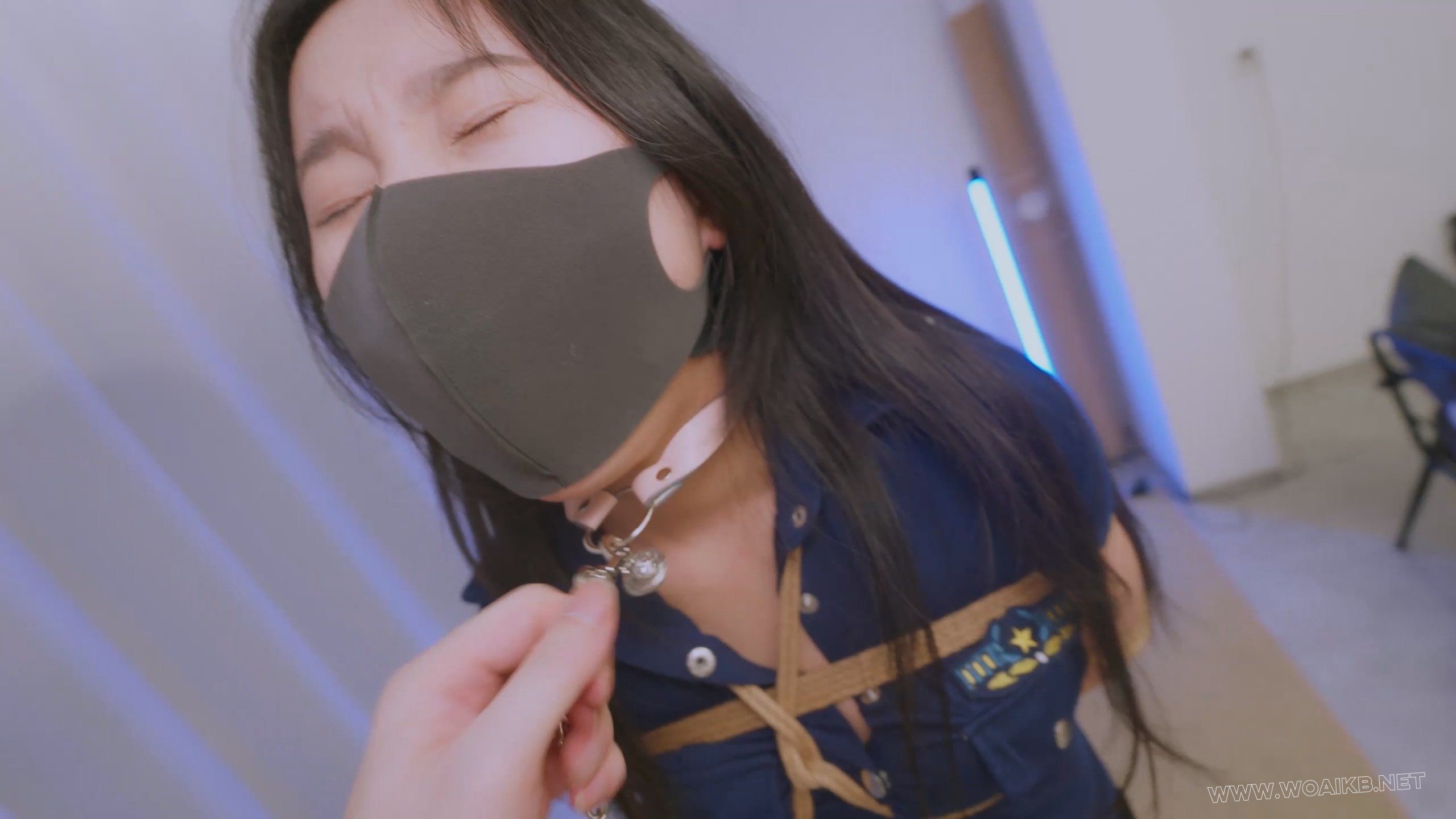 《欲望都市3》女侦探陷入陷阱被迷烟迷晕，J控夜视视角，躺在床上被这么玩弄，等女... 预览图