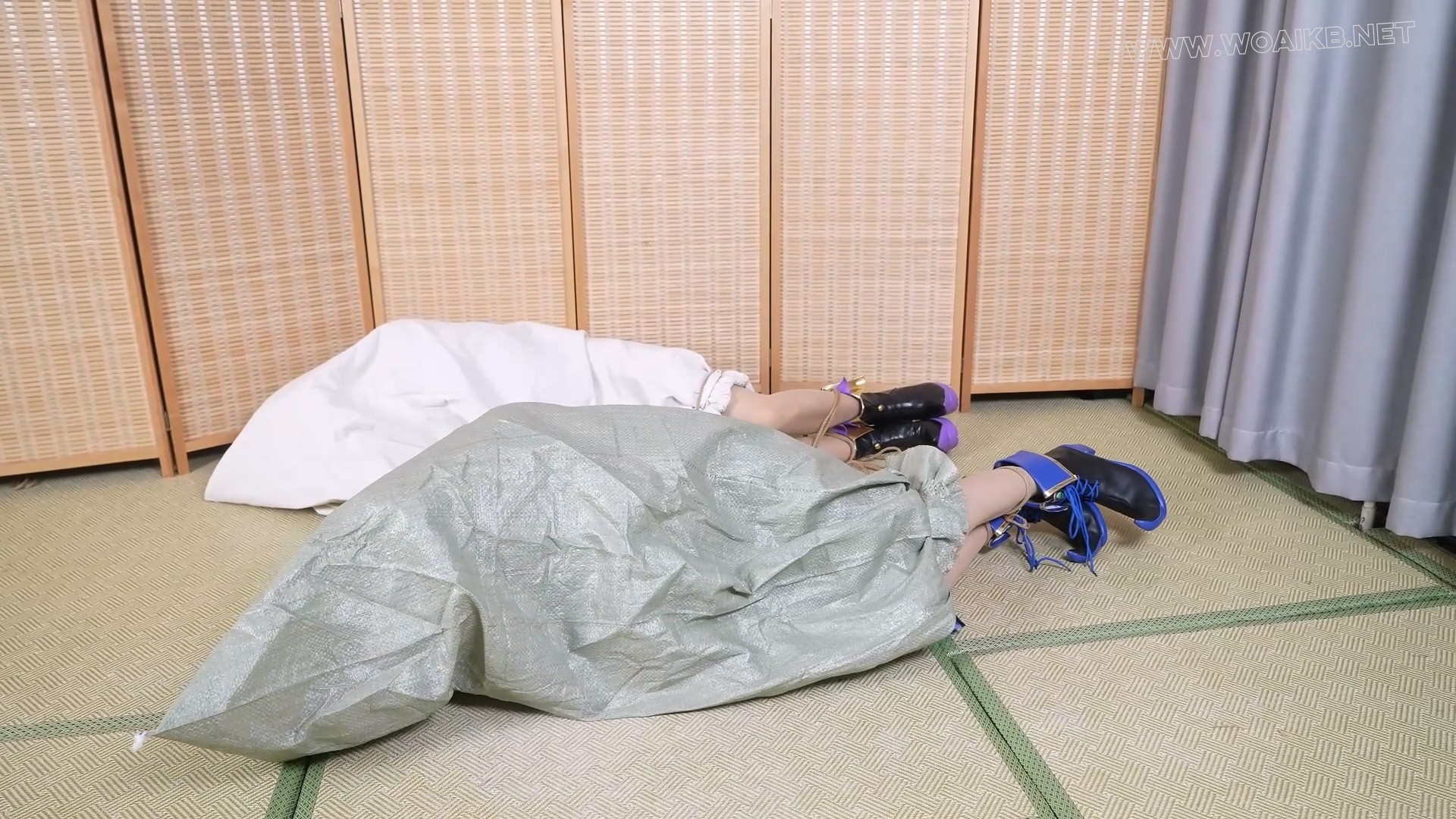 嗷嗷+小0的双人cos来袭！两个角色，四条美丝，尽享诱惑！ 预览图