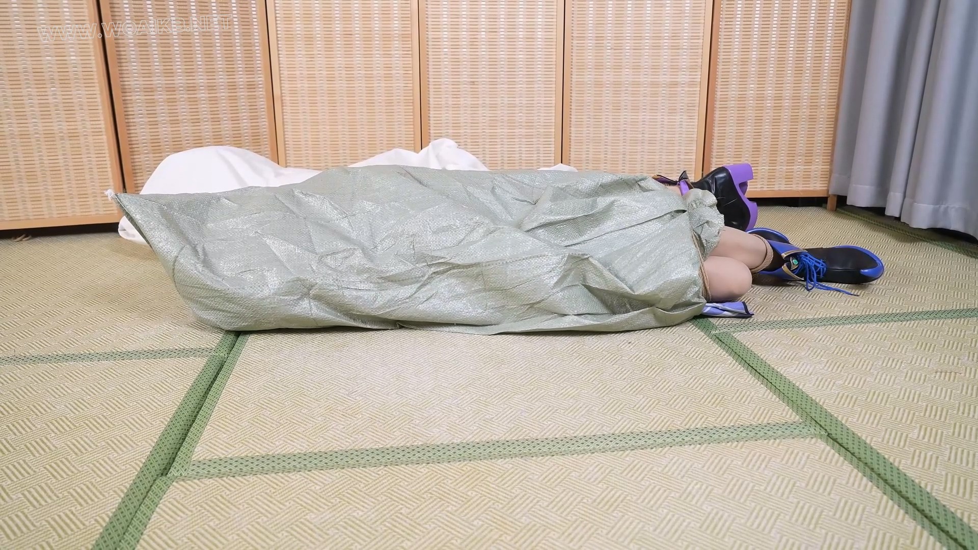 嗷嗷+小0的双人cos来袭！两个角色，四条美丝，尽享诱惑！ 预览图