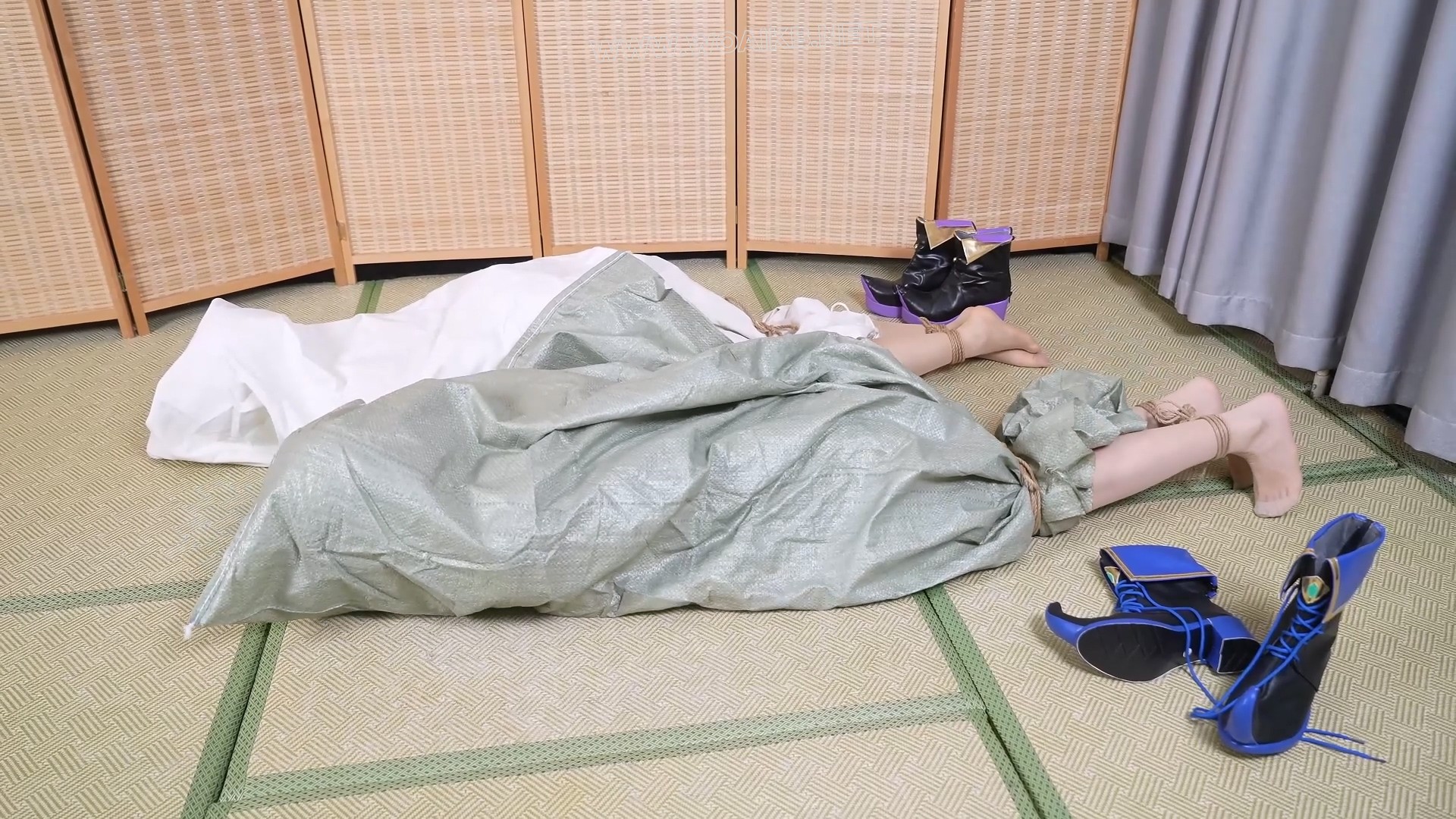 嗷嗷+小0的双人cos来袭！两个角色，四条美丝，尽享诱惑！ 预览图
