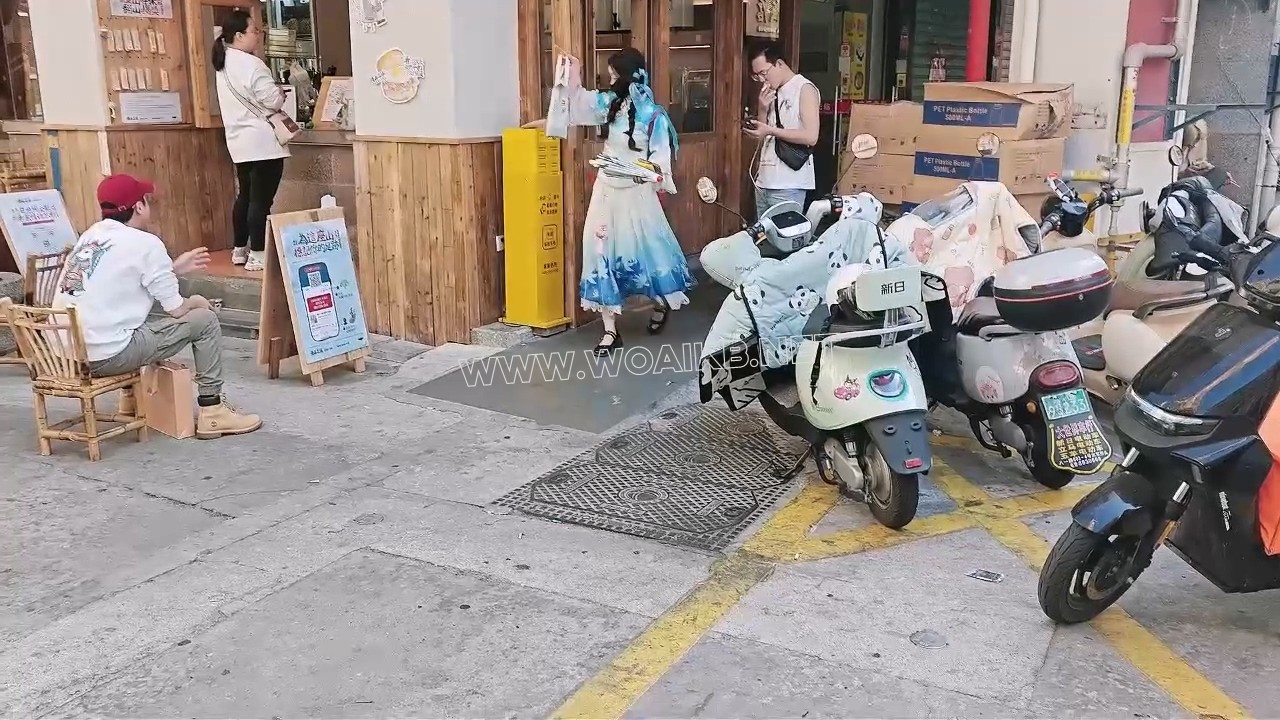 COS户外贝贝连续高强度电击一整天,到酒店洗澡后她终于投降了 预览图