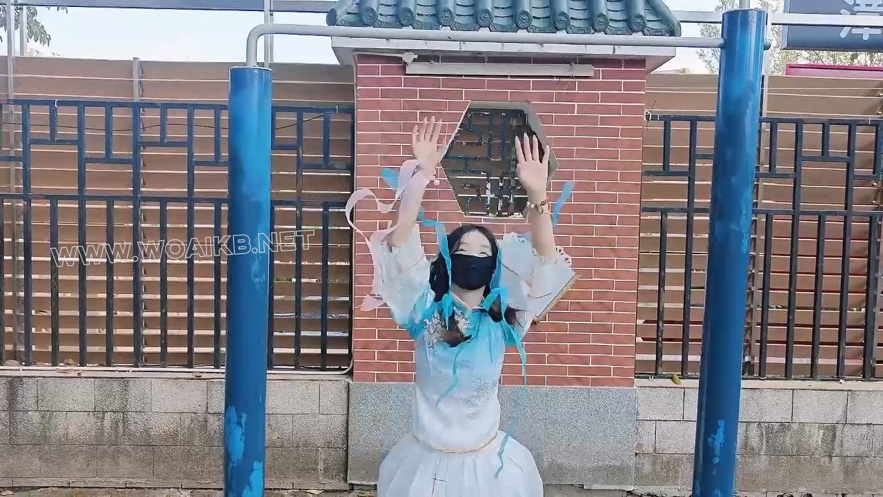 COS户外贝贝连续高强度电击一整天,到酒店洗澡后她终于投降了 预览图