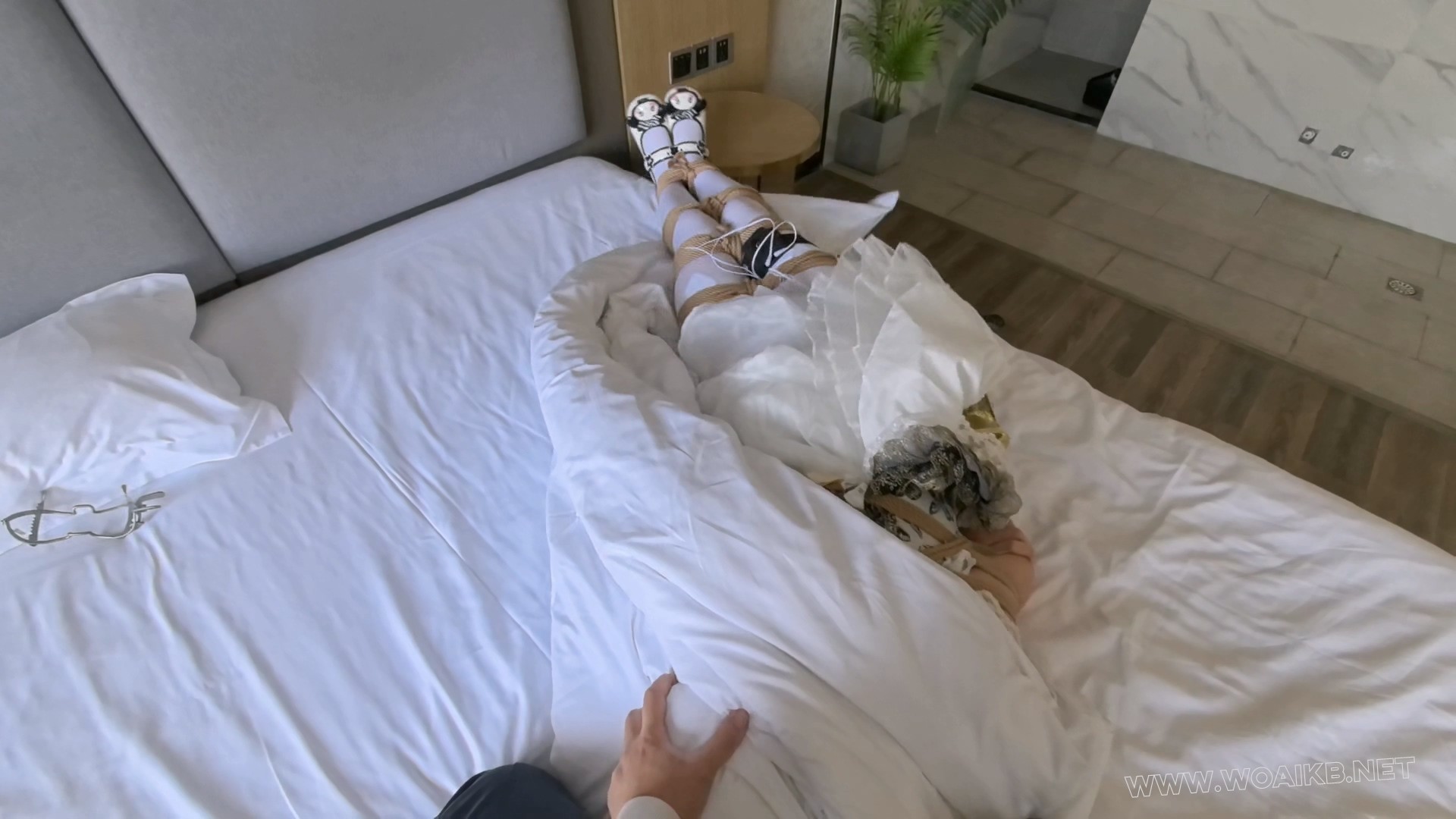 ◤暴走的小萝莉◢完美的诠释了什么叫反复鞭shi，剧本很好，不过模特以后应该不敢接... 预览图