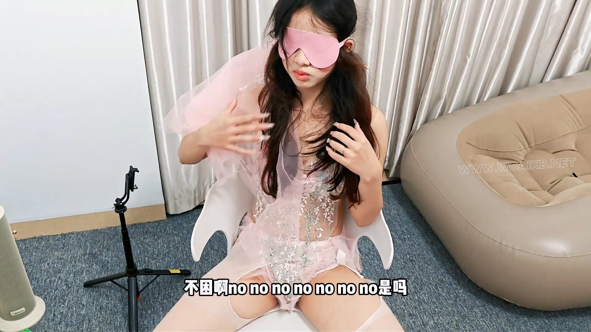 小少萝第一次体验婚纱调教.她没有一点反抗享受着这过程 预览图