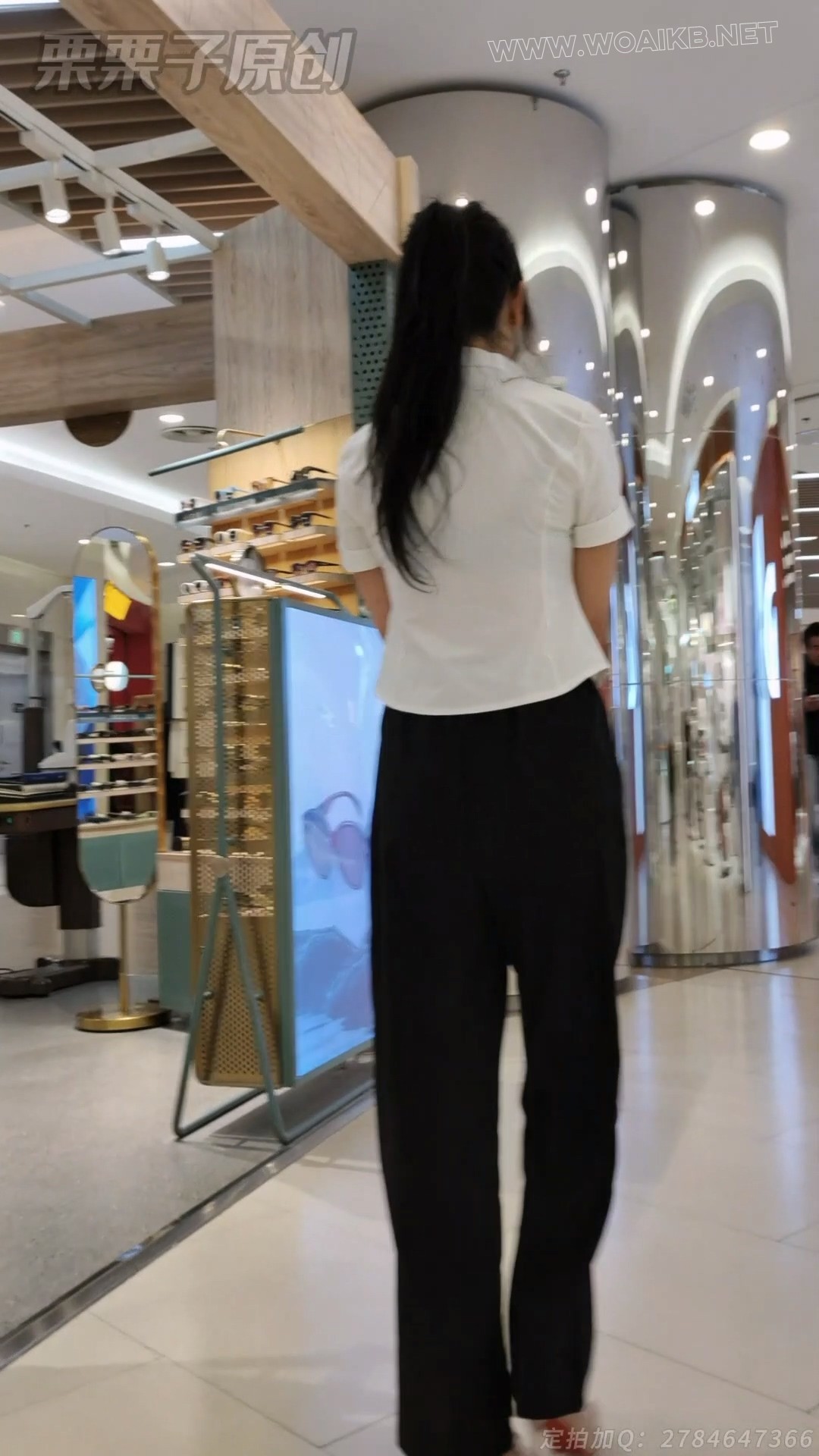 《被命令的女销售 08》 户外调教、商场强高、奶茶店强高、假丁丁调教、假Y具、高跟... 预览图