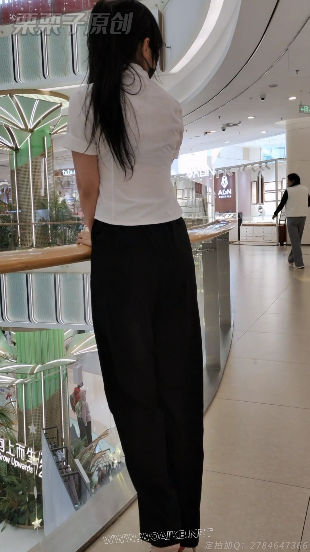 《被命令的女销售 08》 户外调教、商场强高、奶茶店强高、假丁丁调教、假Y具、高跟... 预览图