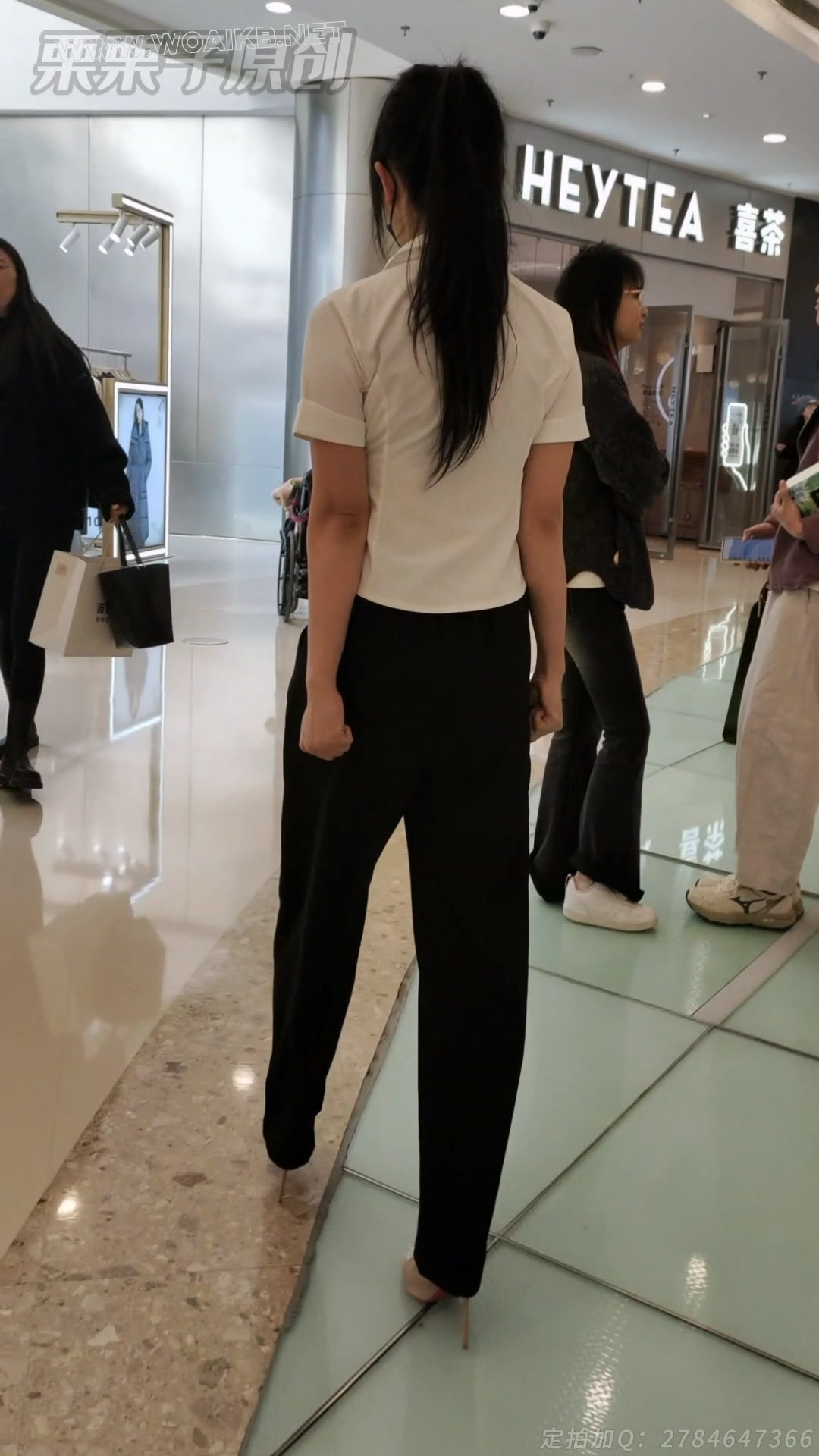 《被命令的女销售 08》 户外调教、商场强高、奶茶店强高、假丁丁调教、假Y具、高跟... 预览图