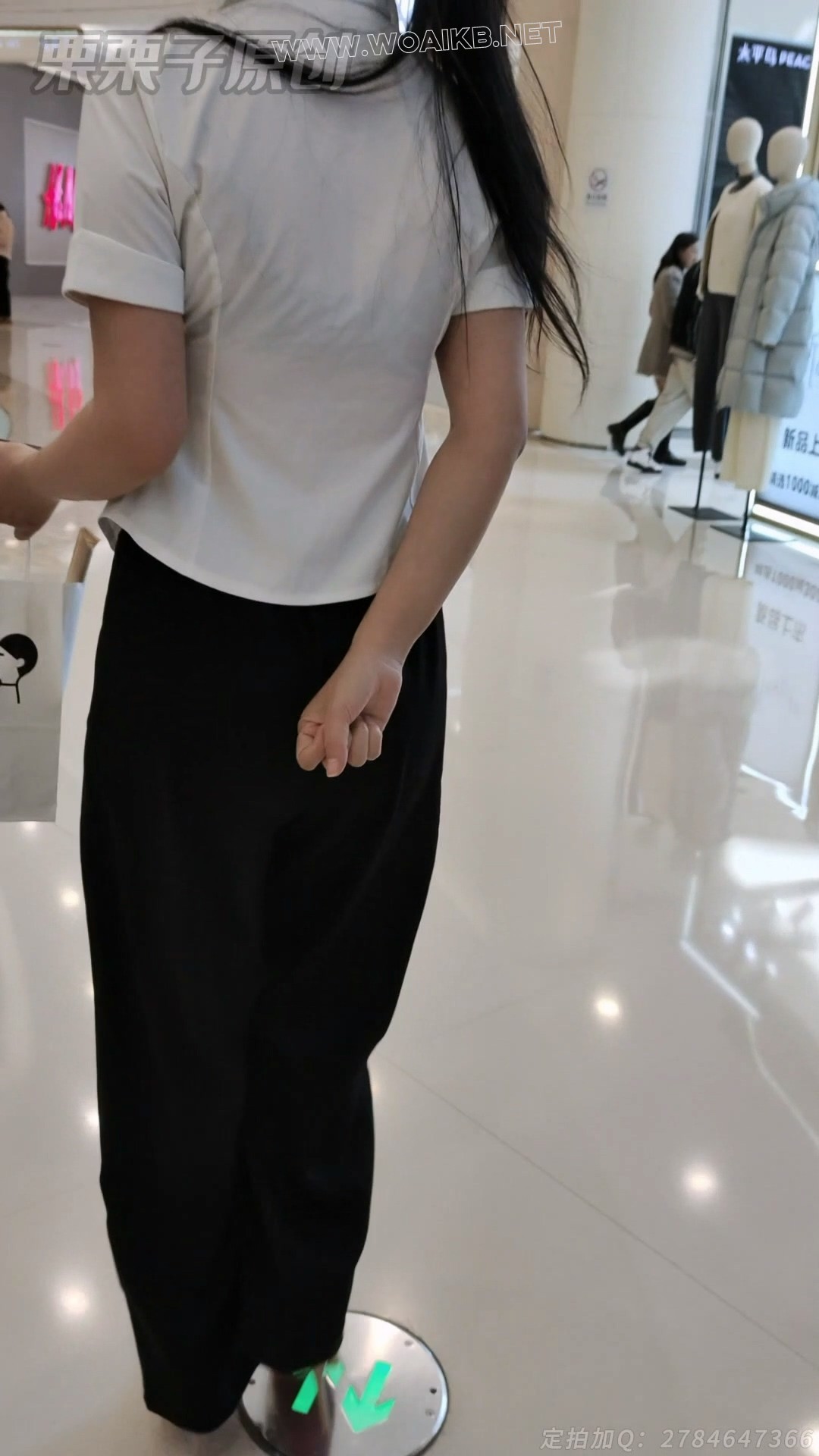 《被命令的女销售 08》 户外调教、商场强高、奶茶店强高、假丁丁调教、假Y具、高跟... 预览图