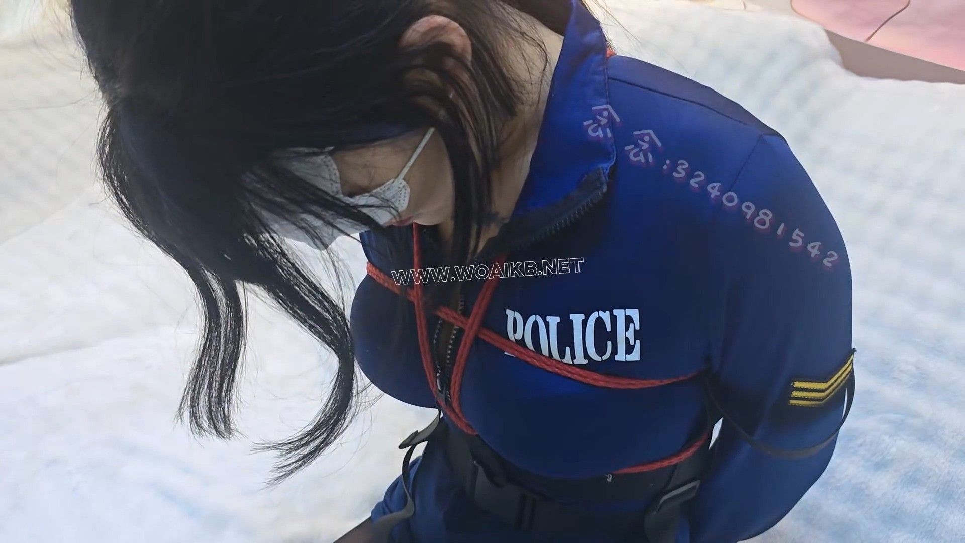 【念念】遇难的女jing念念 震动棒强制 口球堵嘴 撕丝袜挠痒 预览图