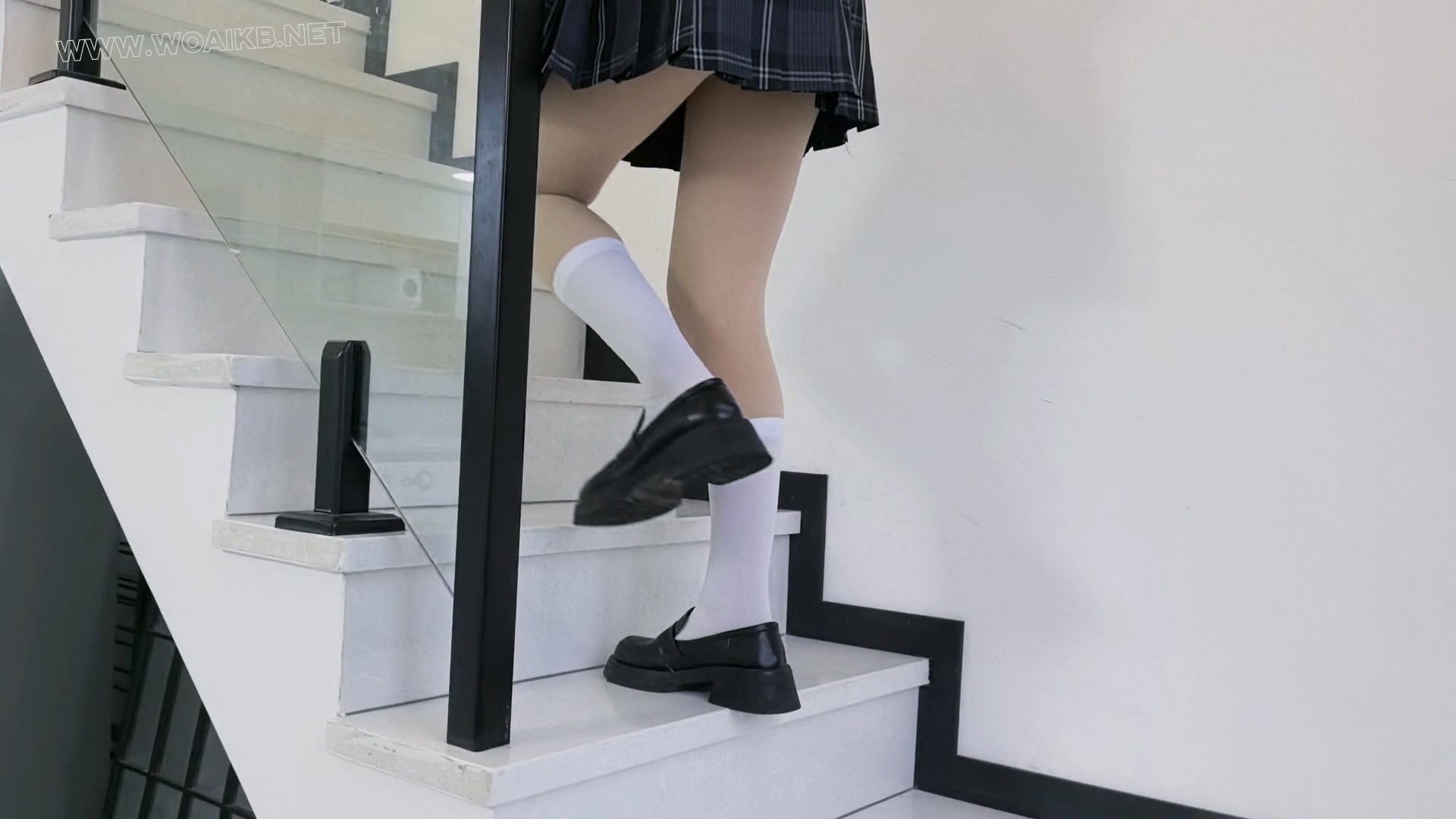 ◤微映『瘾女』◢老师说 镜头会说话了就算毕业了 与其说是调教片 不如说是纪录片 ... 预览图