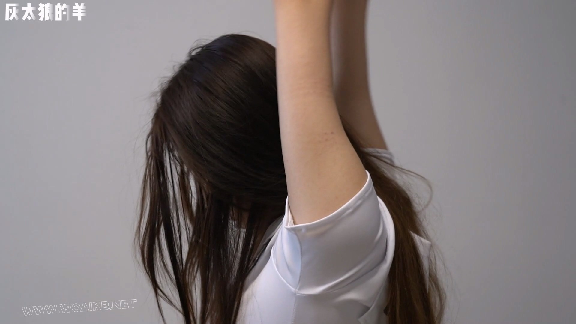 超大口枷塞满嘴巴，各种挠痒痒不断，水手服少女疯狂扭动身体，惨遭连续鞭打，口水... 预览图