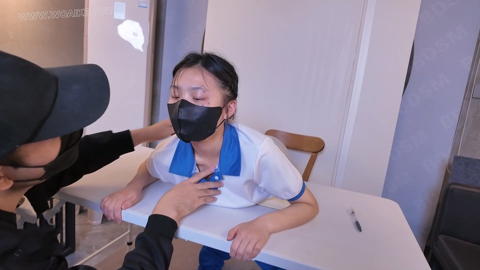 课桌下的潮汐 上集 新人反差妹子 雯雯 连续糕潮 一度昏厥 校服马尾 反差纯欲 玩胸... 预览图