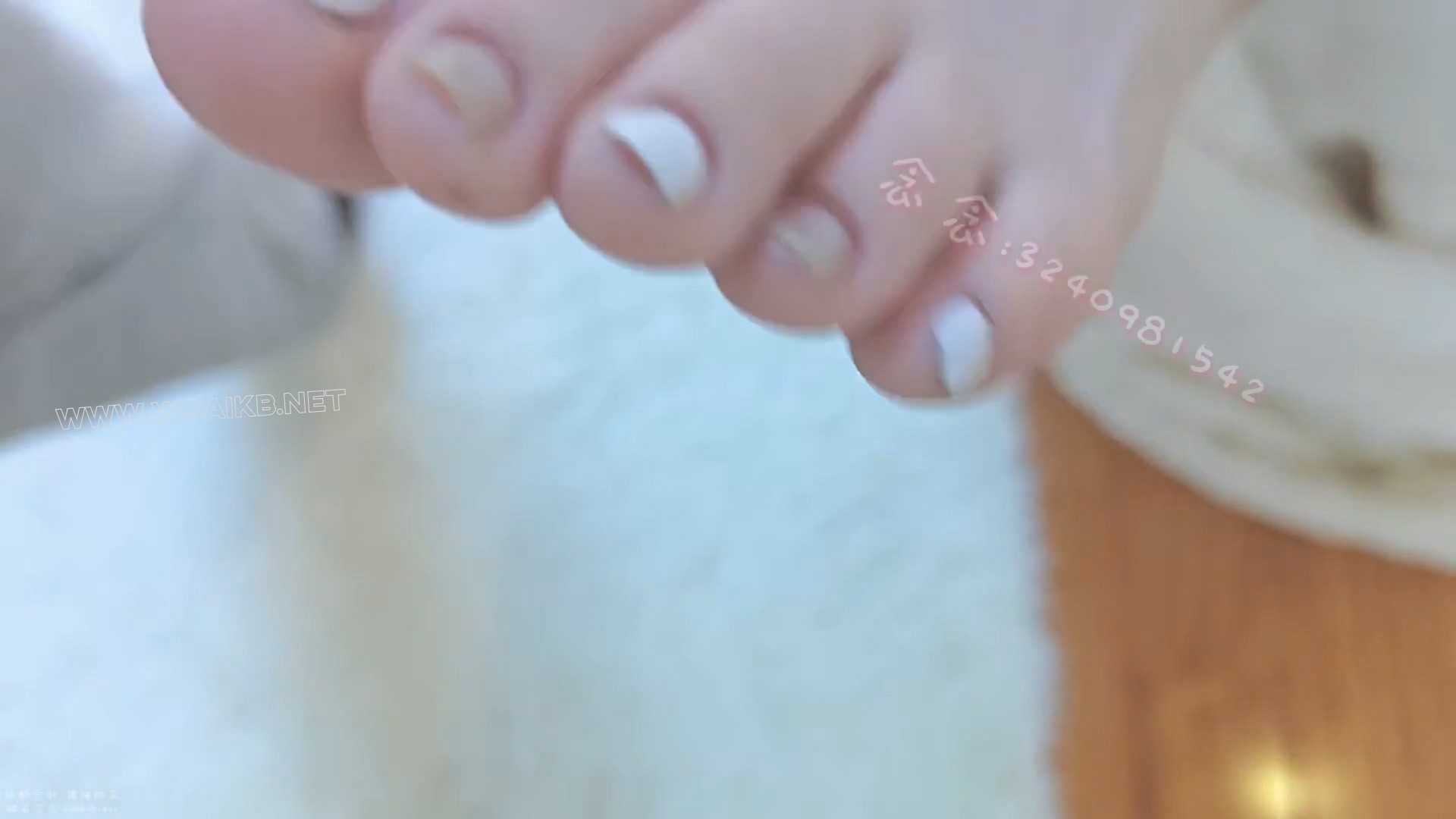 【念念】【定拍】女jing念念 裸足绑脚趾 脚上涂油挣扎 展示足底 tk摸脚挠脚 预览图