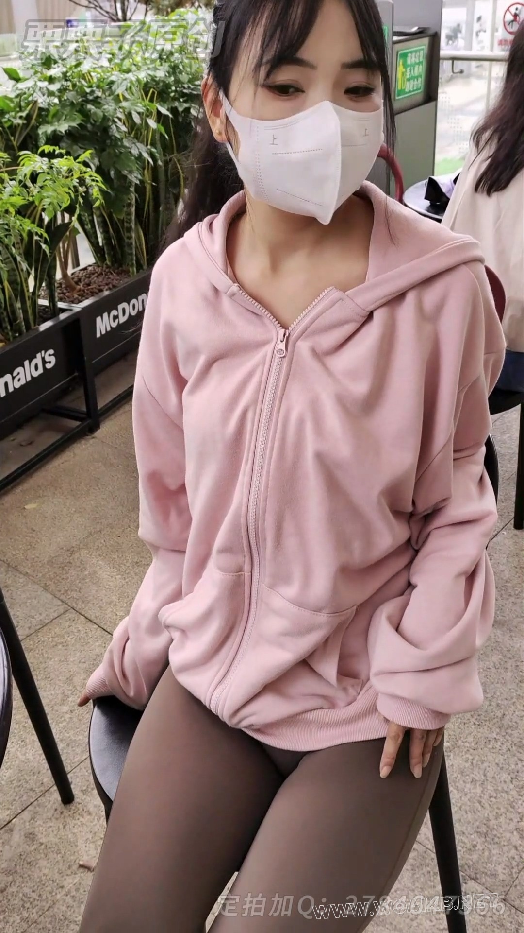 《搔首弄姿的女网红 02》 户外强高、户外调教、商场强高、公园强高、商业街强高、... 封面图