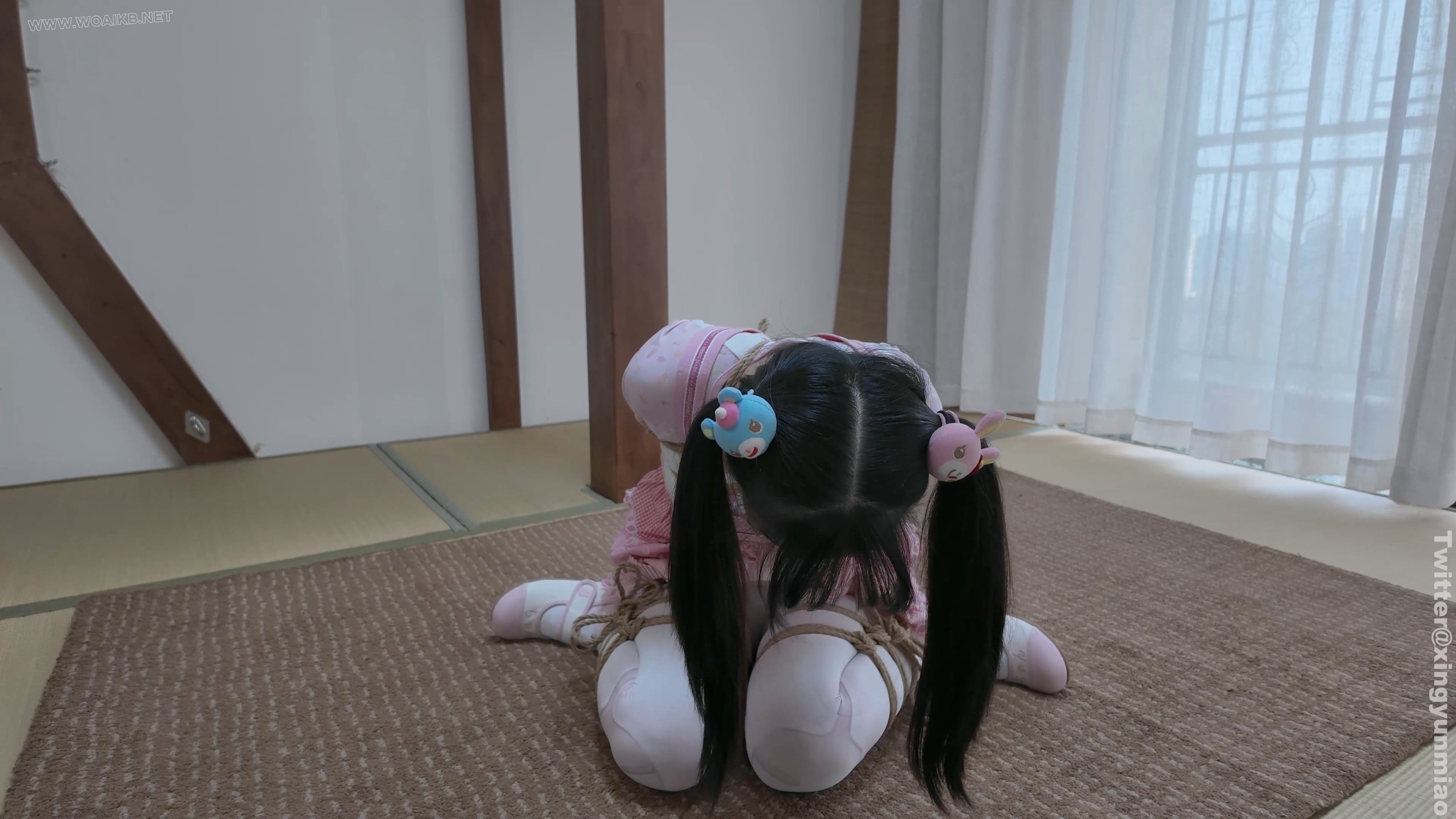 真妹子新模崽崽首发——白丝女儿服｜折腿跪立钢架直臂拘束｜泡棉胶带蒙眼封嘴｜绷... 预览图