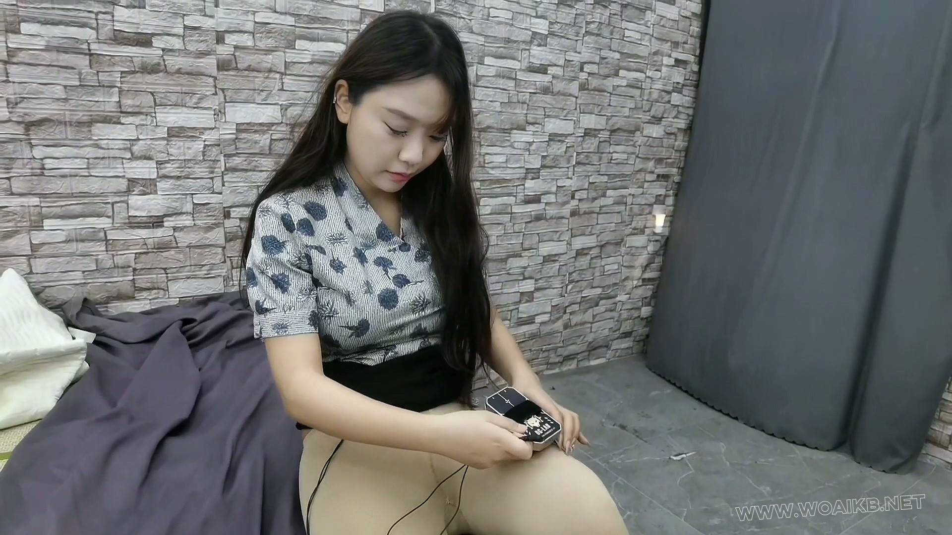 今天要暴虐驴驴,电击y塞外加贞操带,马步啵啵贝,脚底连接电击片,脚底下在放上洗衣液... 预览图