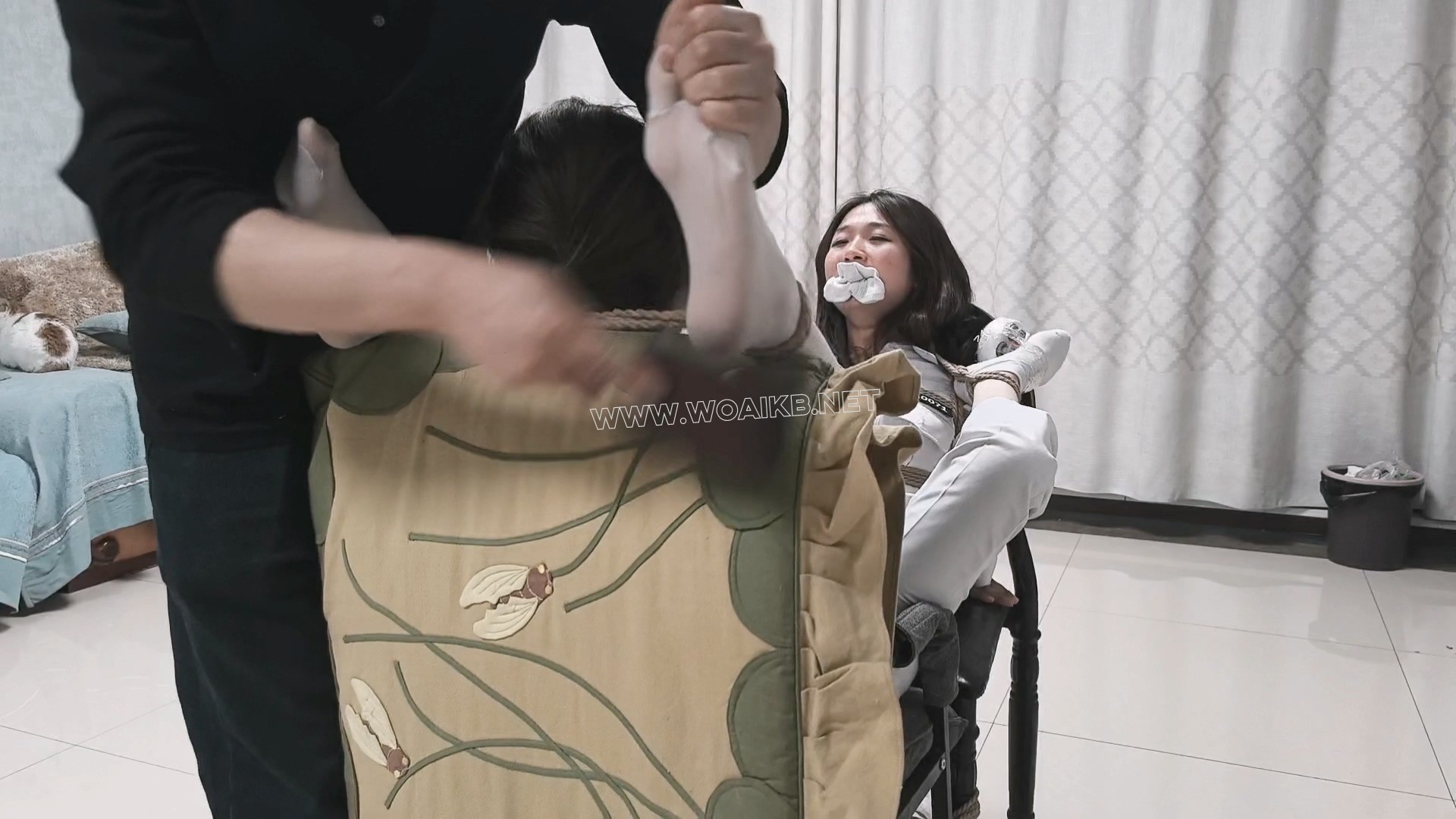 二女相争，渔翁得利——双女警互绑TK 预览图