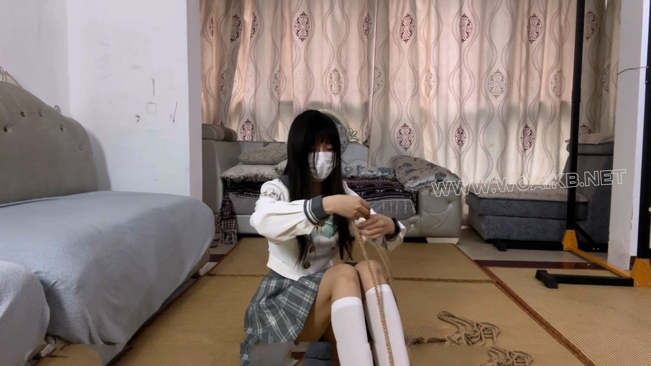 【佳怡】【琳媚】cos流萤+jk白丝 趁妹妹不在家偷偷自缚寻求刺激 没想到被逮了个正... 封面图