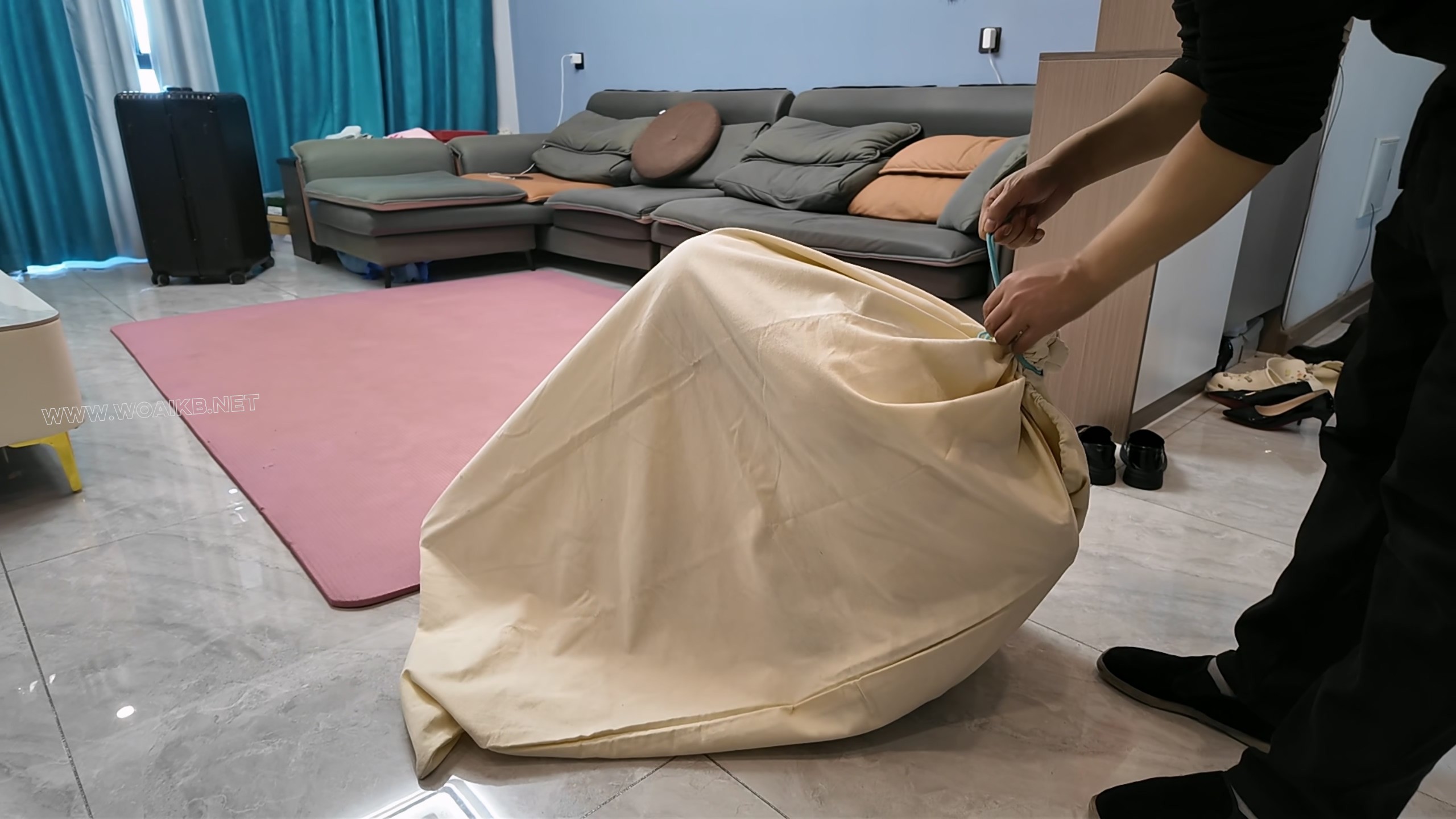 《办公室惊魂》少妇遭遇劫难后的调教难第三集 封面图