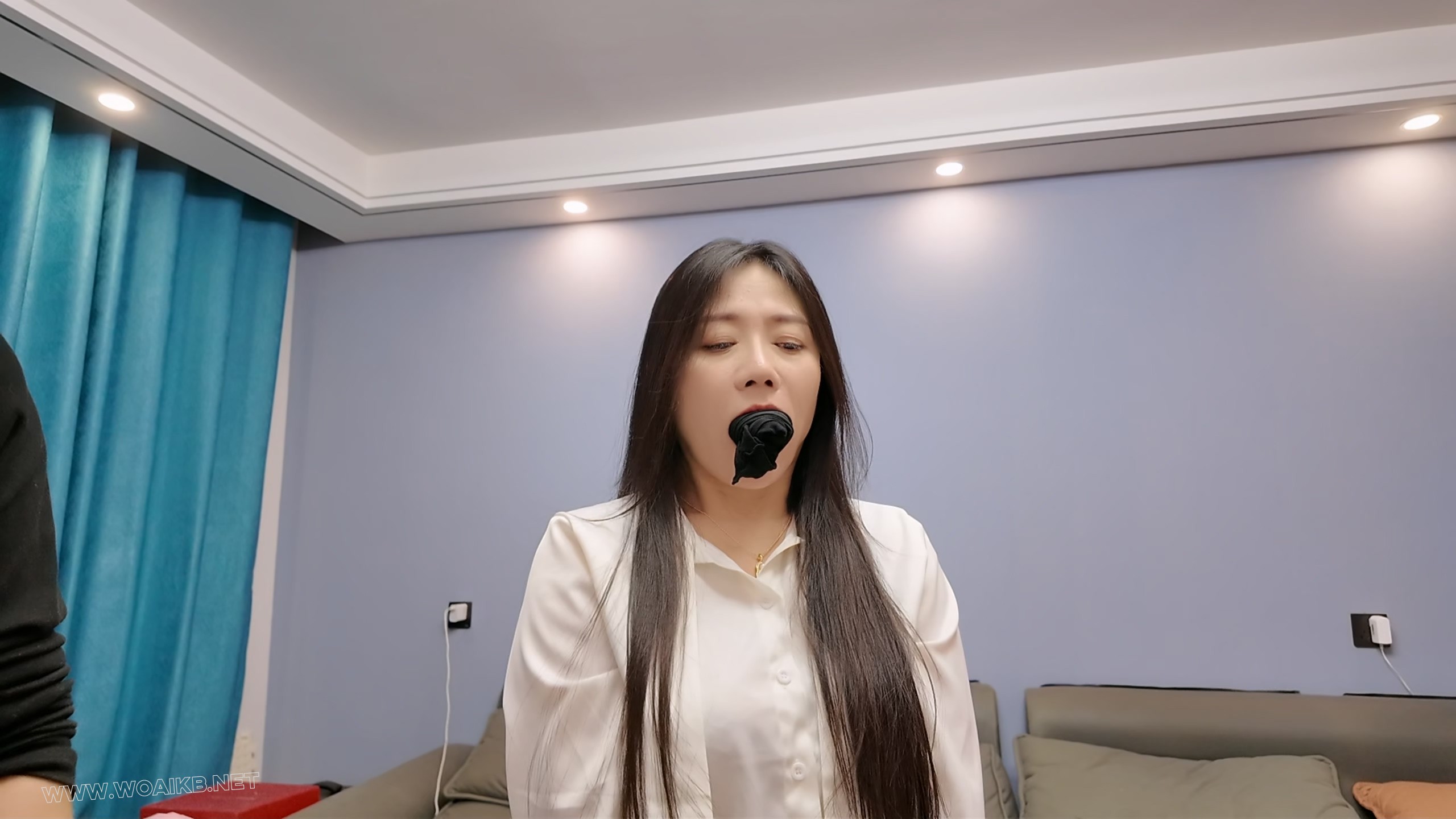 《办公室惊魂》少妇遭遇劫难后的调教难第三集 预览图