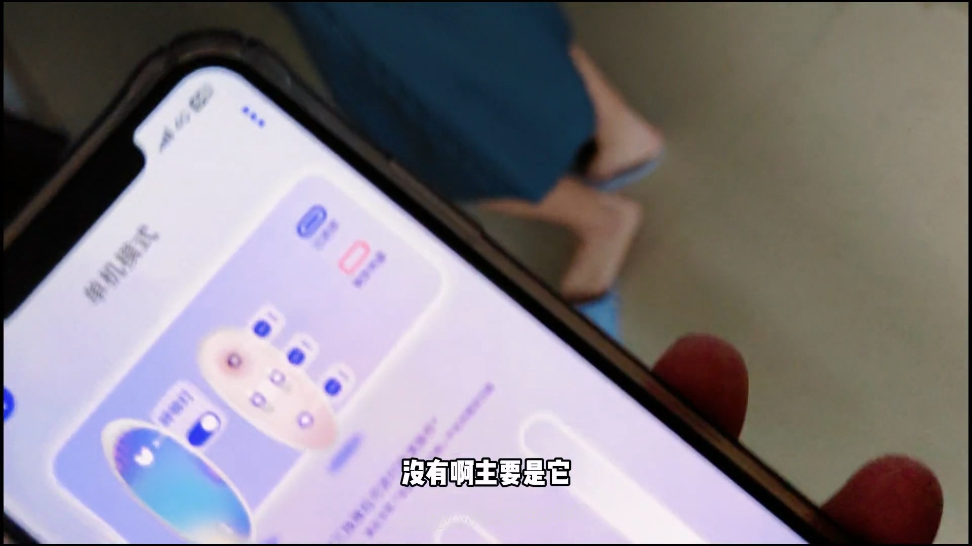 楼道调教,回到房间后,慢慢玩到她受不了她开始自慰,犹豫再三我还是帮帮她 封面图
