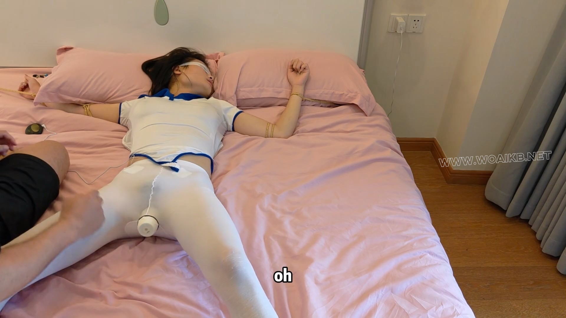 全方位入体调教,她真的是又骚又耐玩.连续炮J玩了几十分钟,每个玩具入体她要被我强... 预览图
