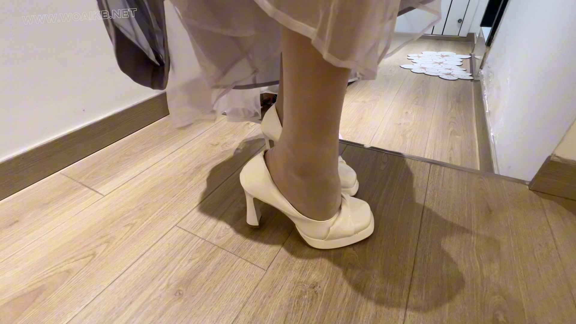 桃花魏晋汉服惨遭客户囚禁捆绑 预览图